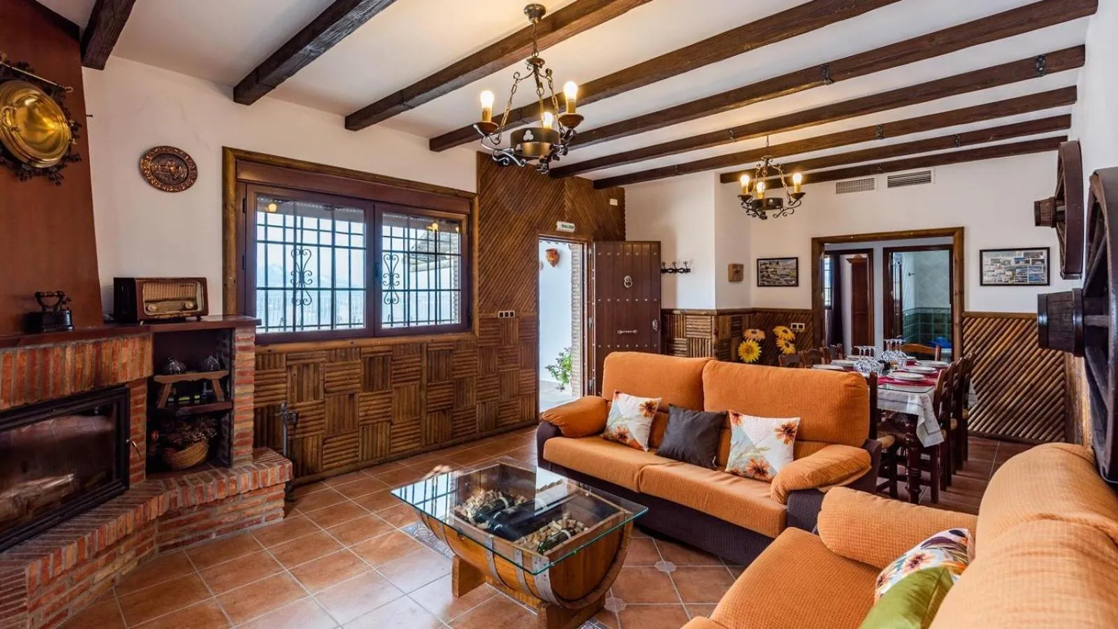 Living room in La Villa del Lago Iznájar by Ruralidays