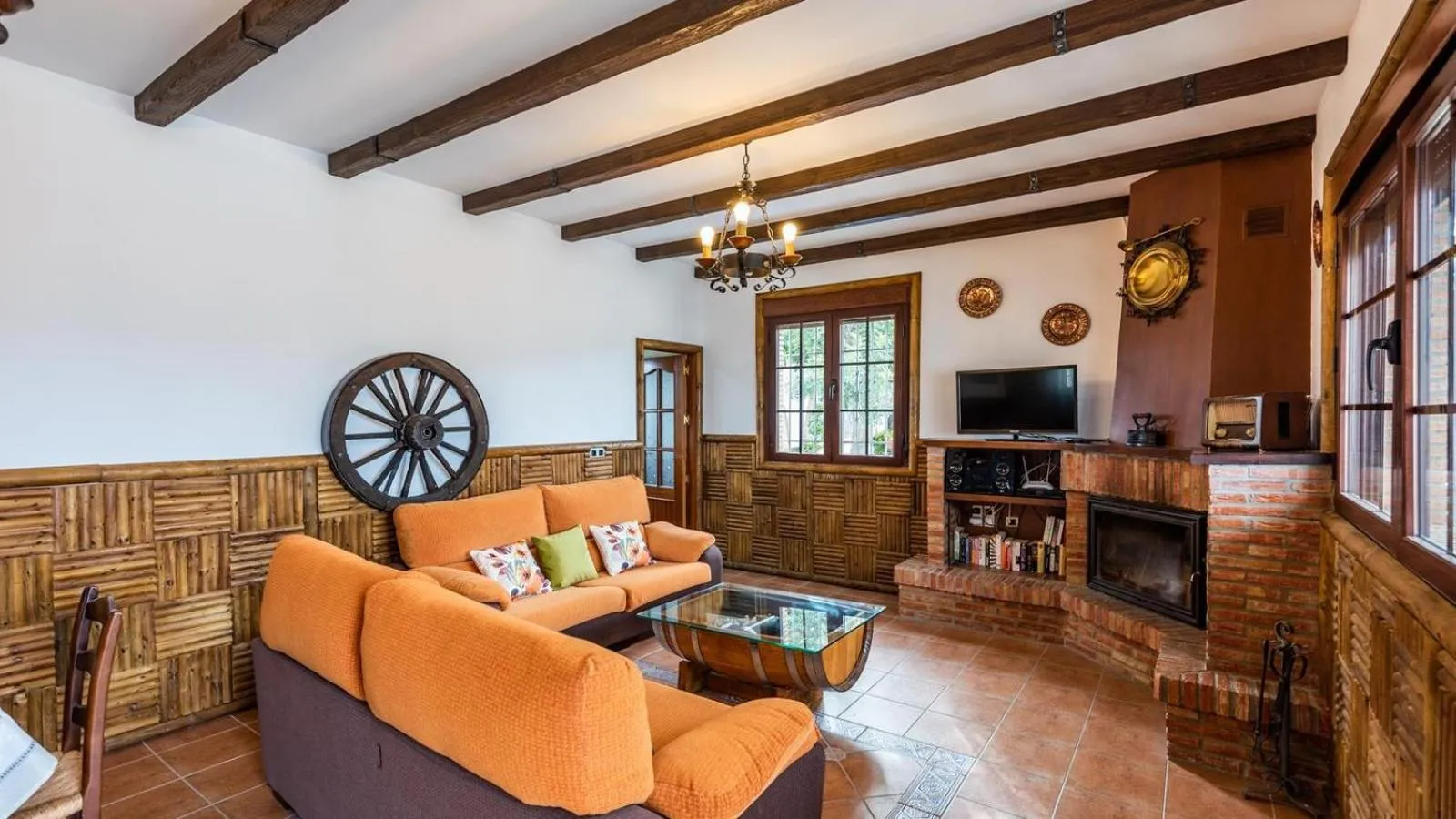 Living room in La Villa del Lago Iznájar by Ruralidays