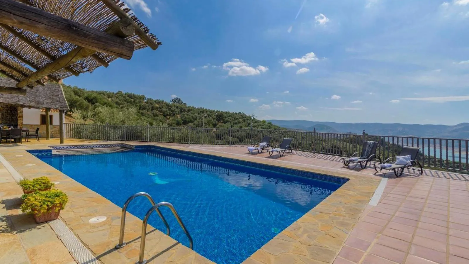 Swimming pool in La Villa del Lago Iznájar by Ruralidays