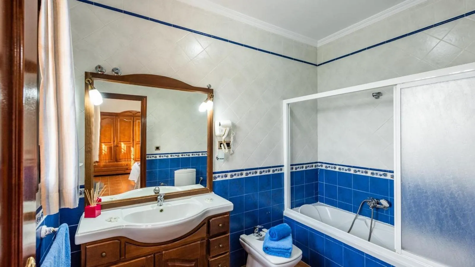 Bathroom in La Villa del Lago Iznájar by Ruralidays