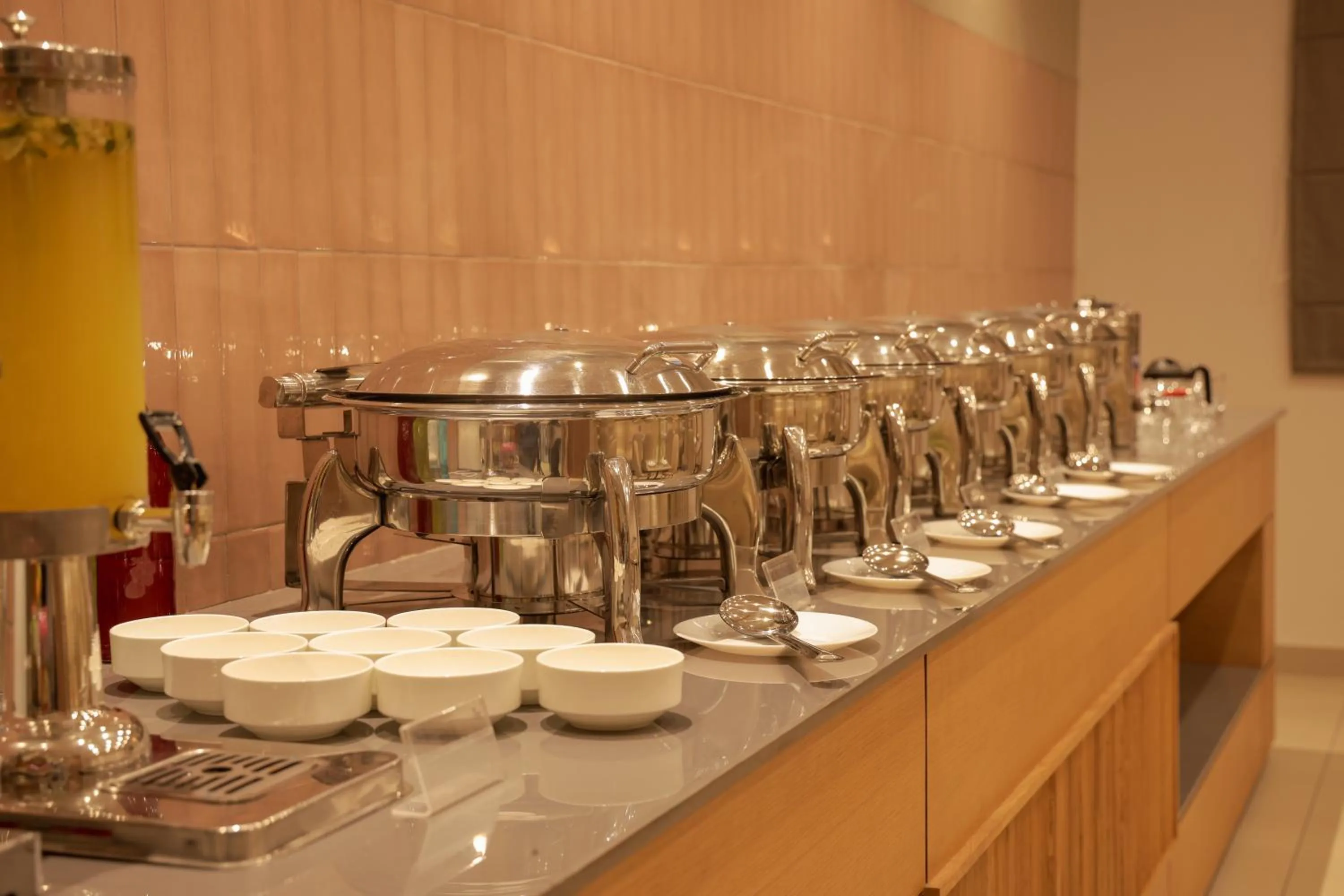 Restaurant/places to eat in HILUX COURTYARD