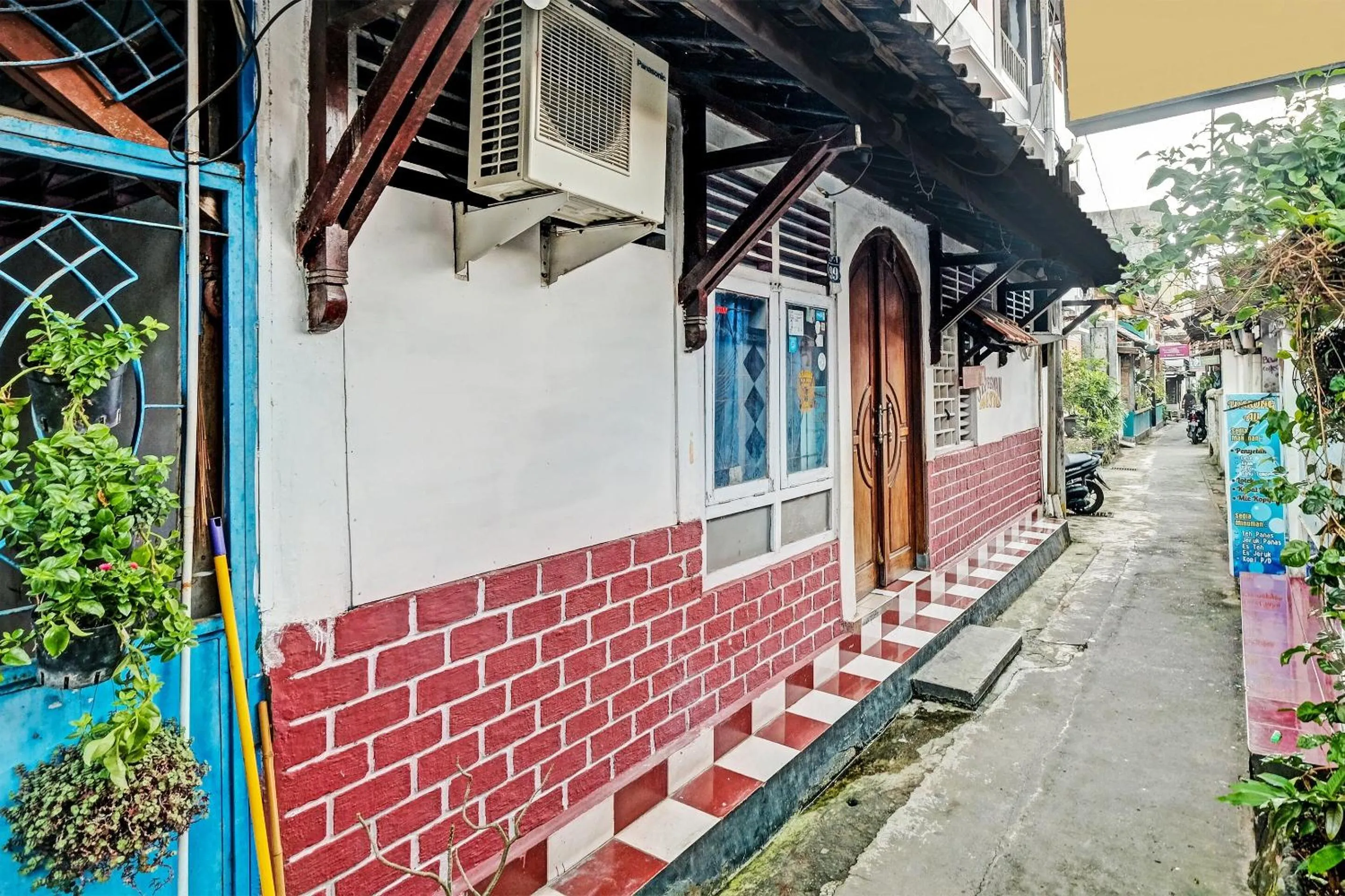 Facade/entrance in SPOT ON 91915 Homestay Superman