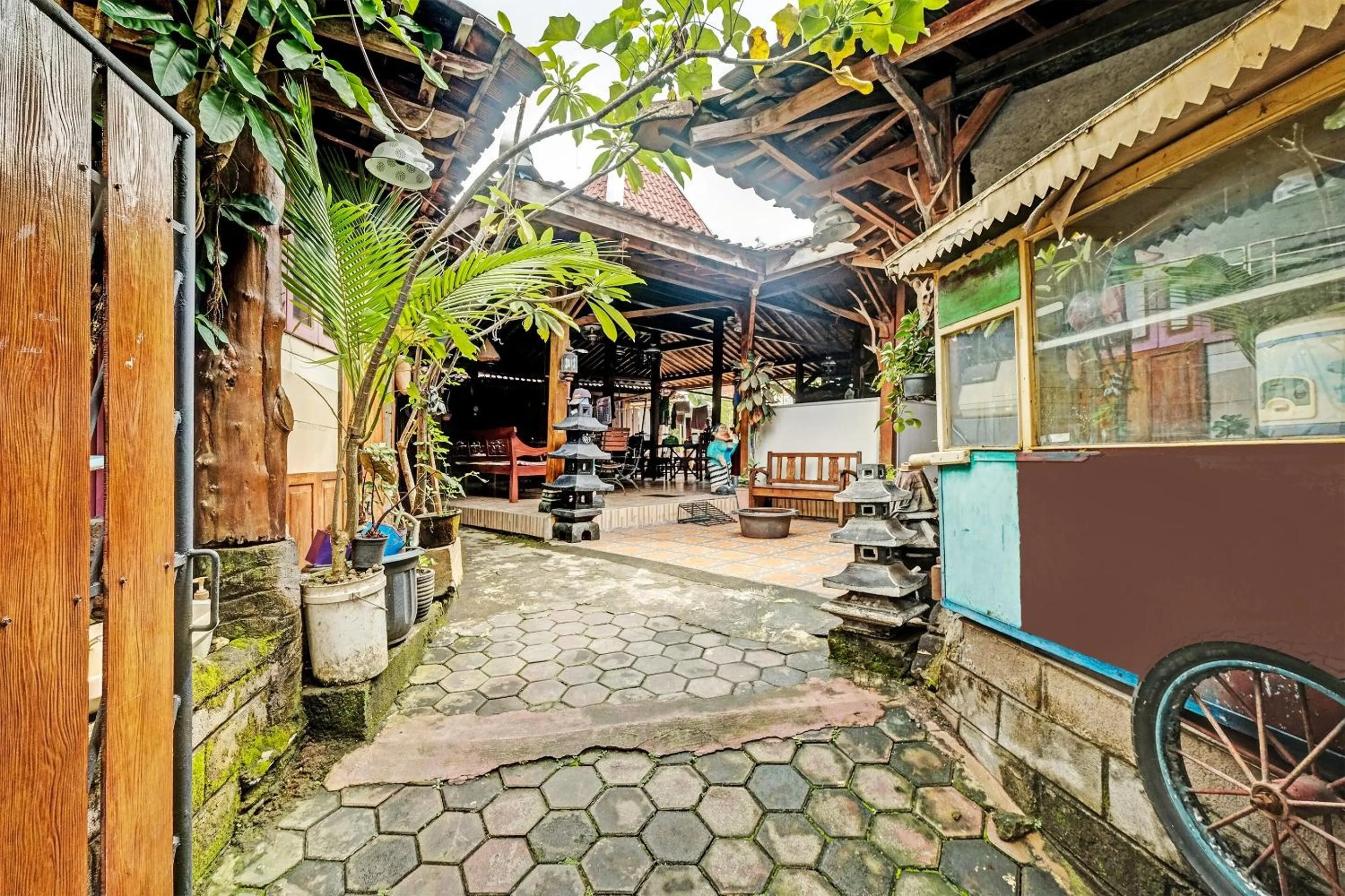 Facade/entrance in SPOT ON 91916 Joglo Doyong Homestay Syariah