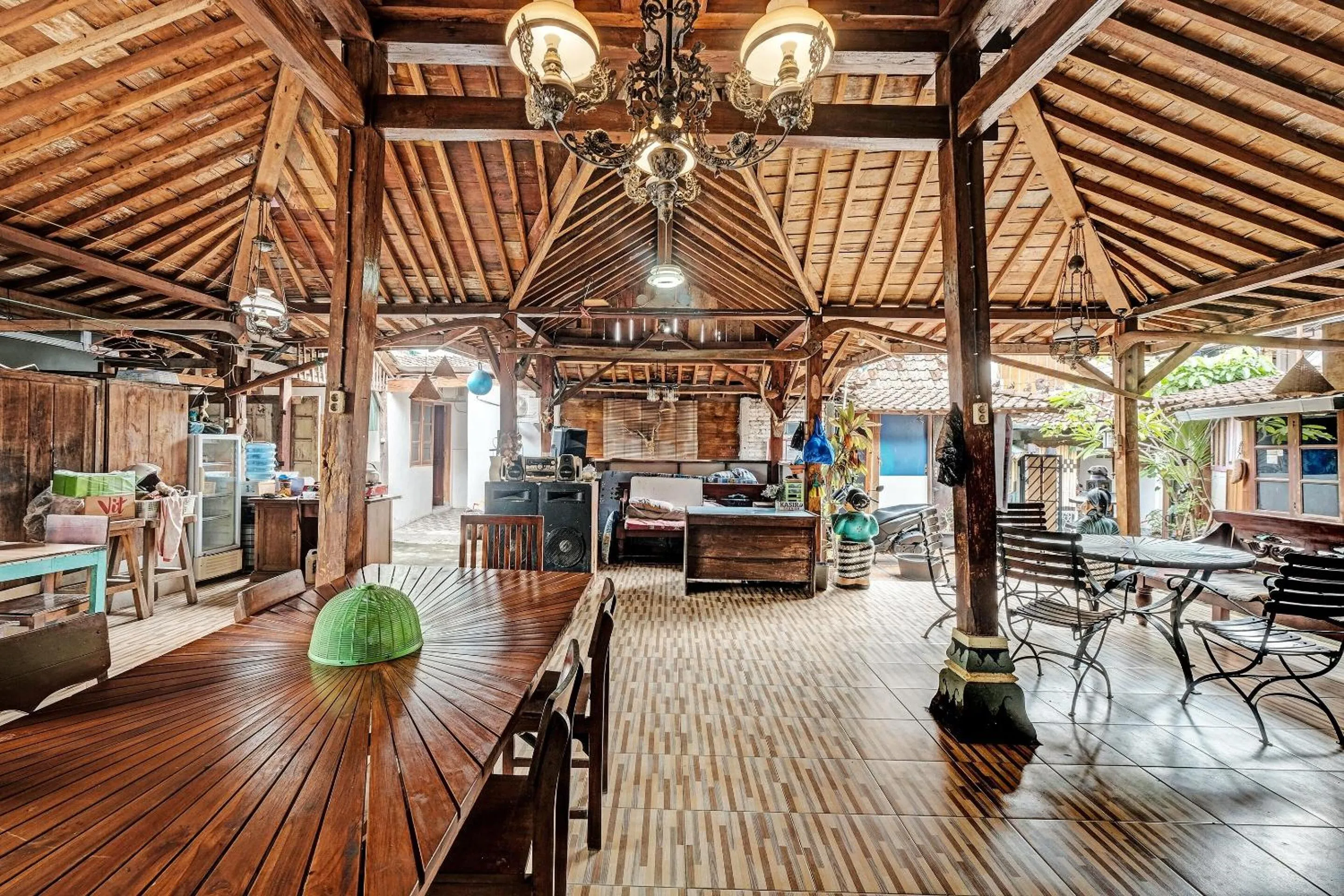 Lobby or reception in SPOT ON 91916 Joglo Doyong Homestay Syariah