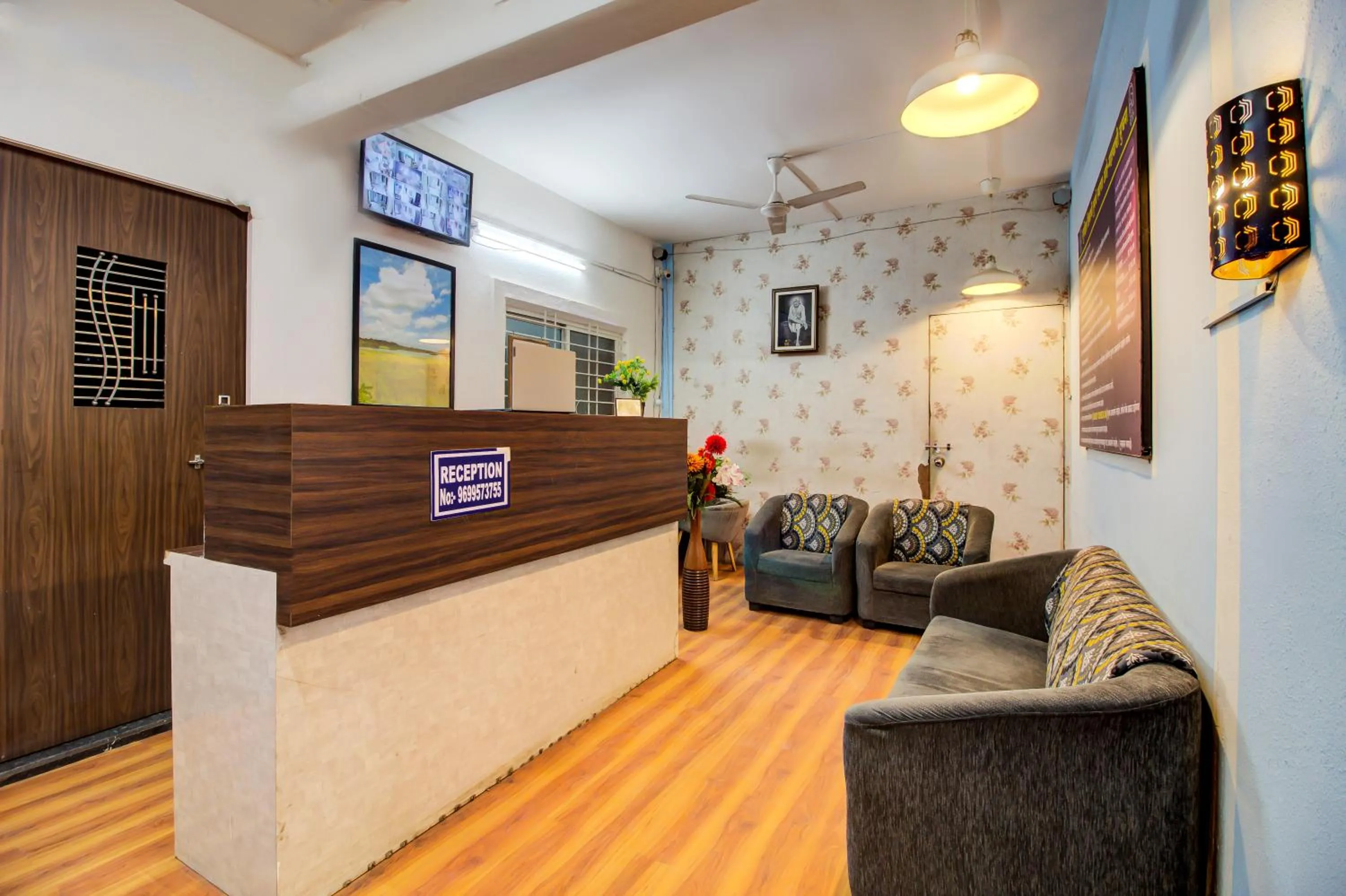 Seating area in Hotel Elegant Lodging