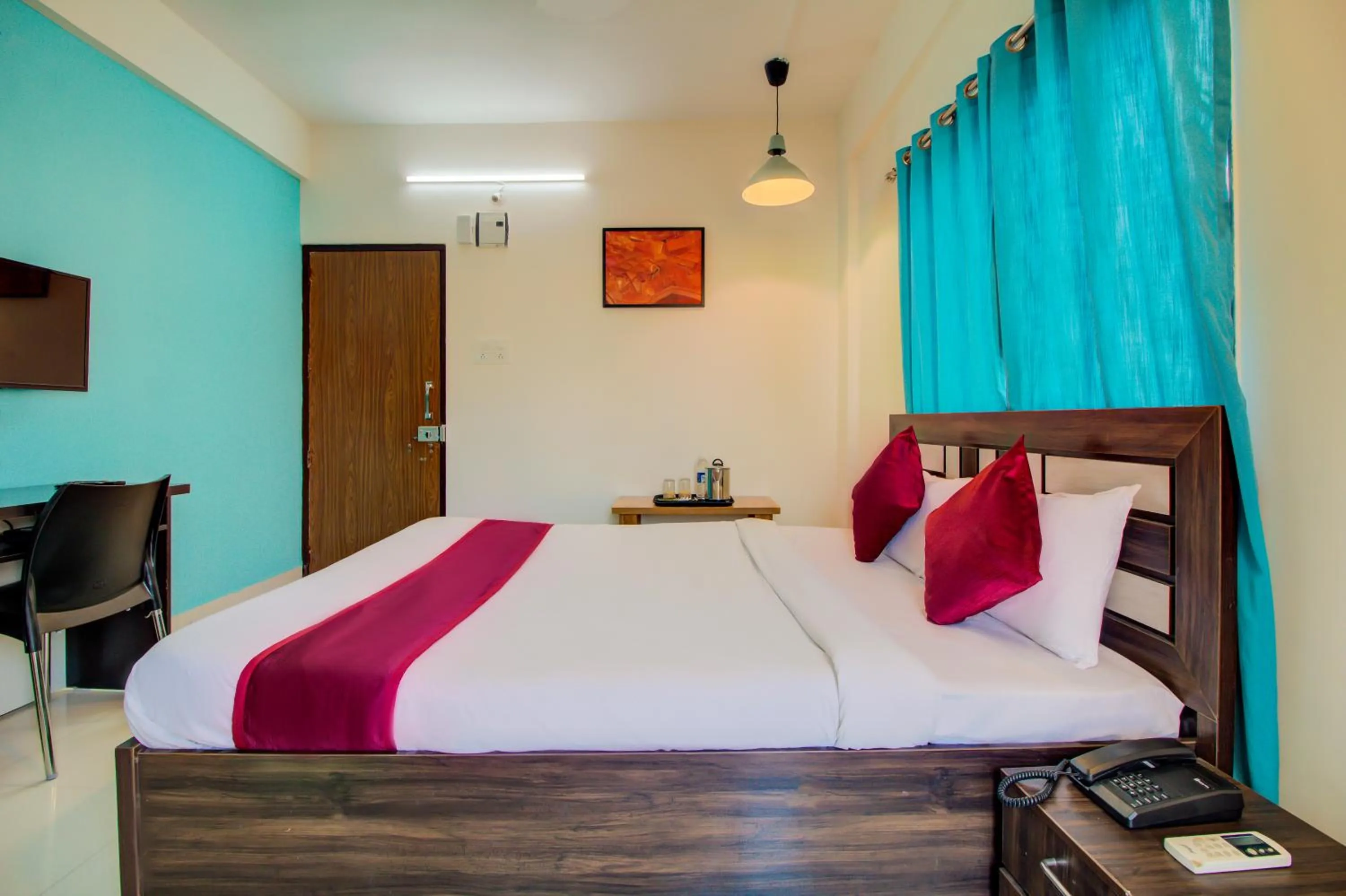 Bed in Hotel Elegant Lodging