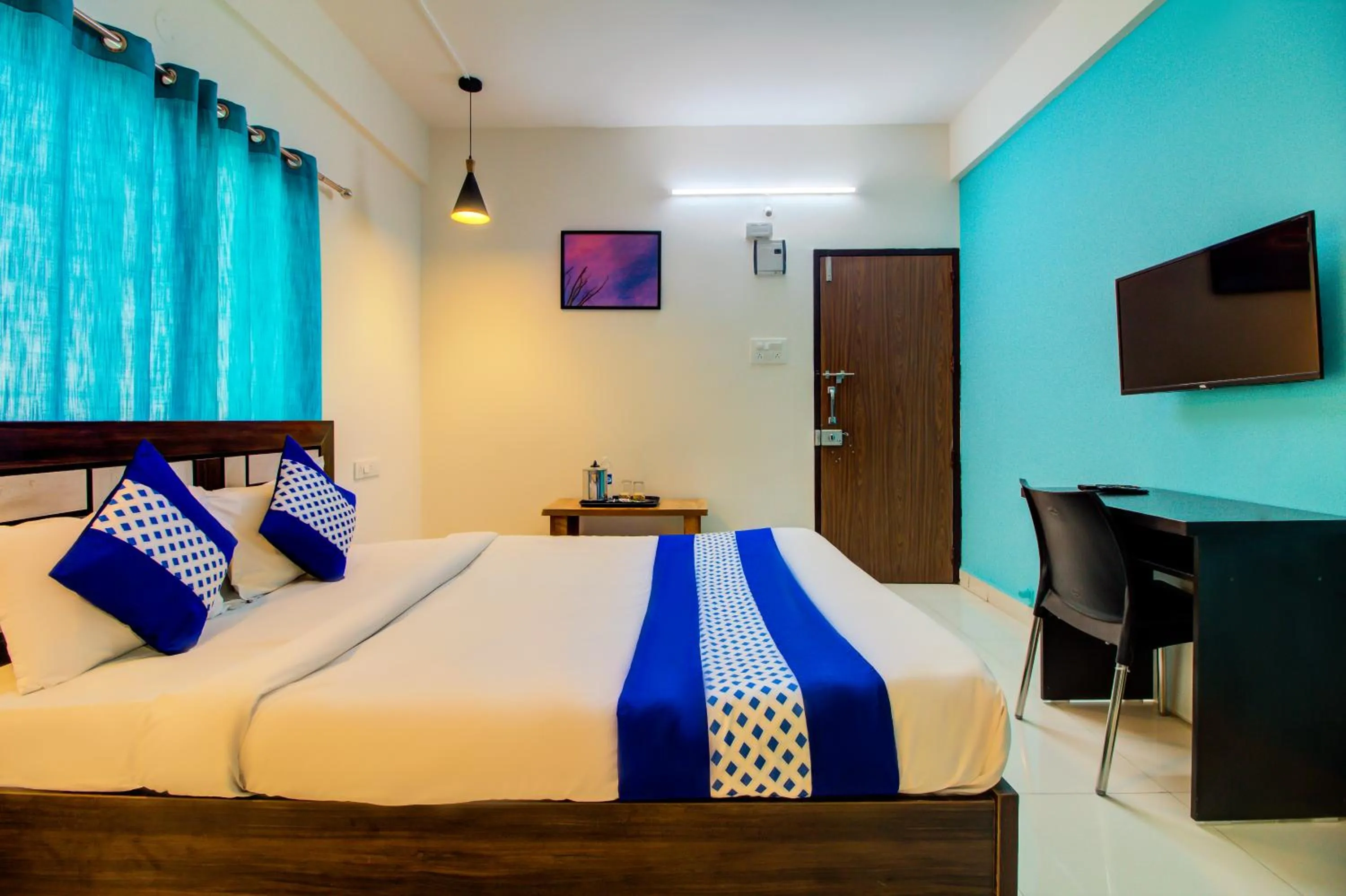 Bed in Hotel Elegant Lodging