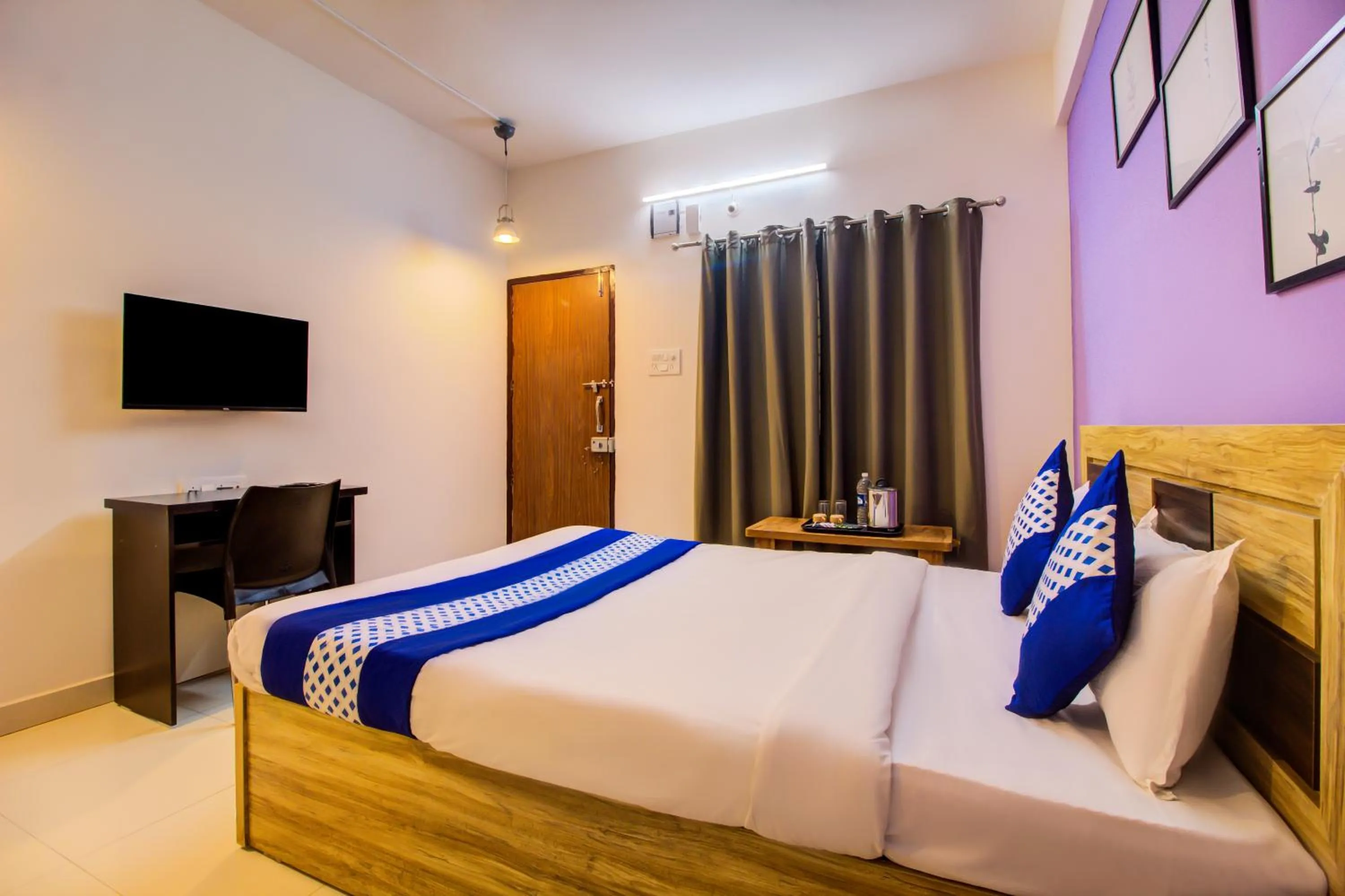 Bed in Hotel Elegant Lodging