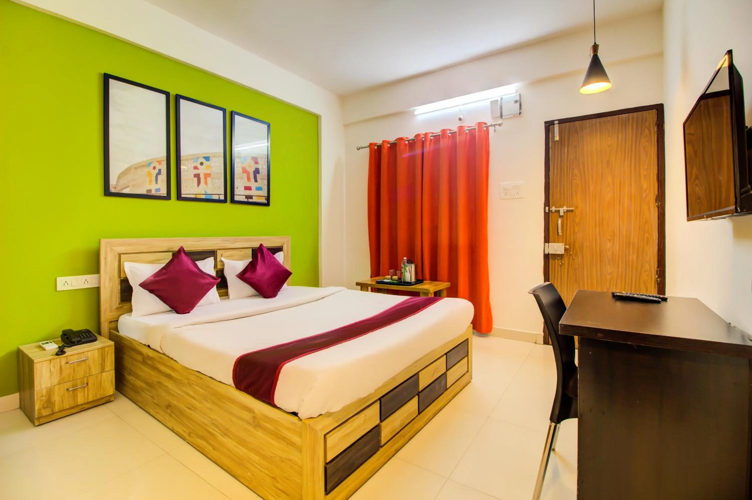 Bed in Hotel Elegant Lodging