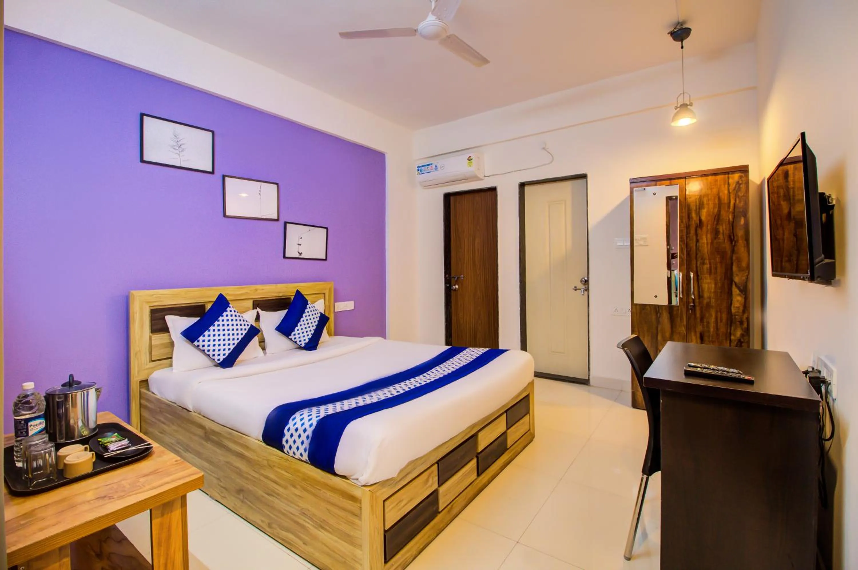 Bed in Hotel Elegant Lodging