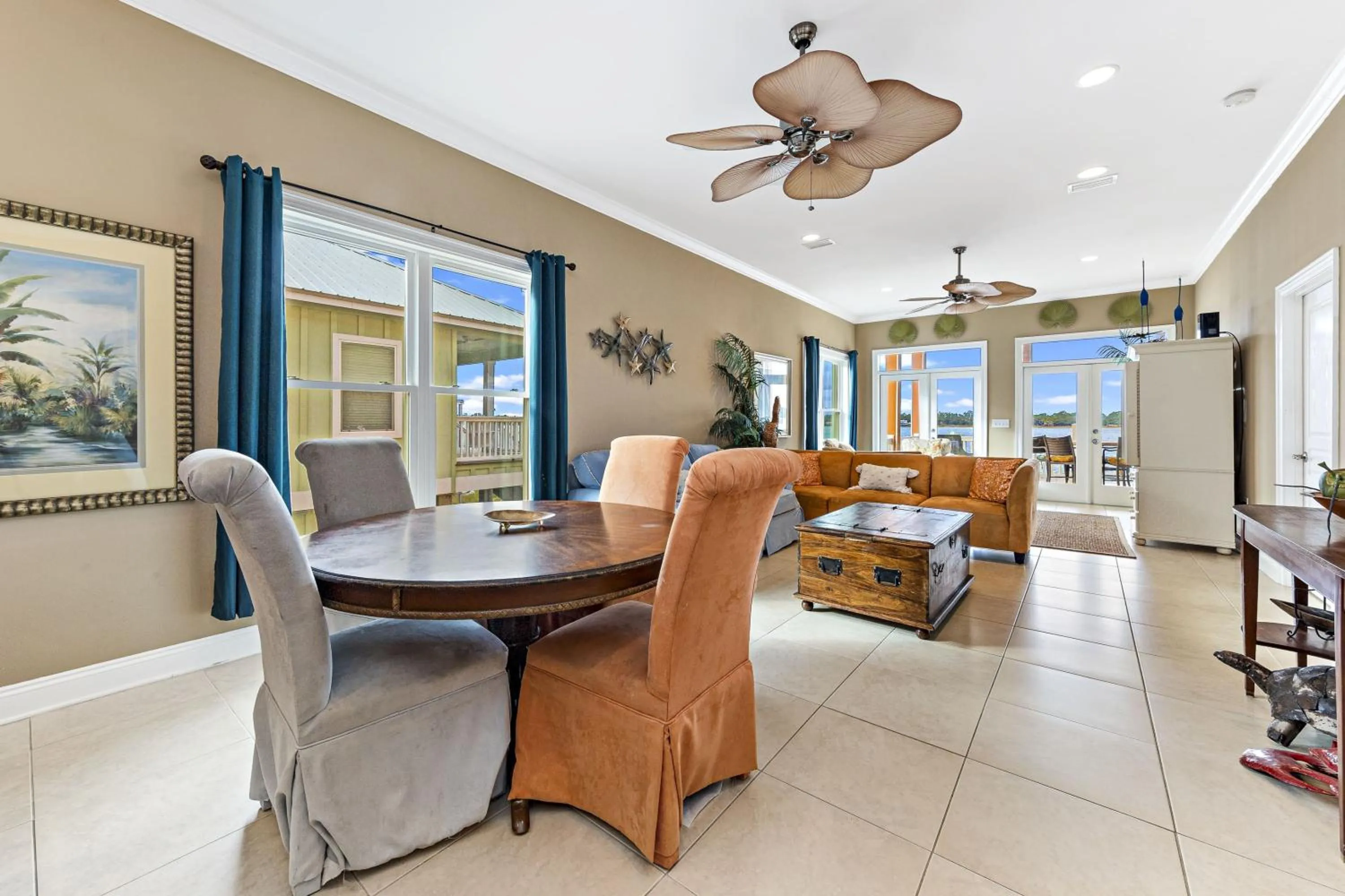 Dining area in Krusty Crab