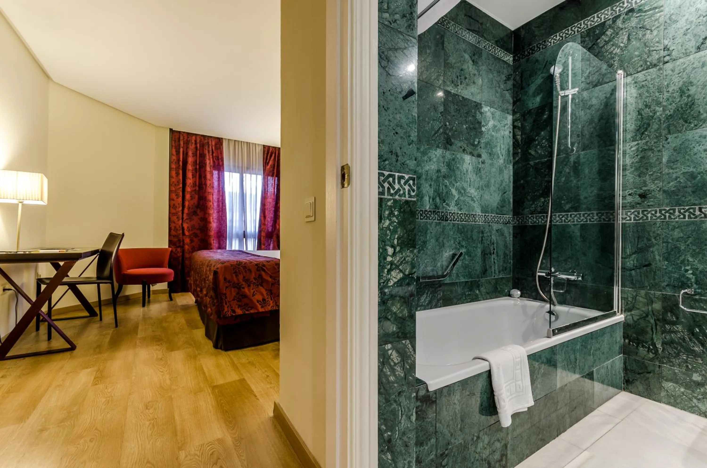 Bathroom, Bed in Exe Guadalete