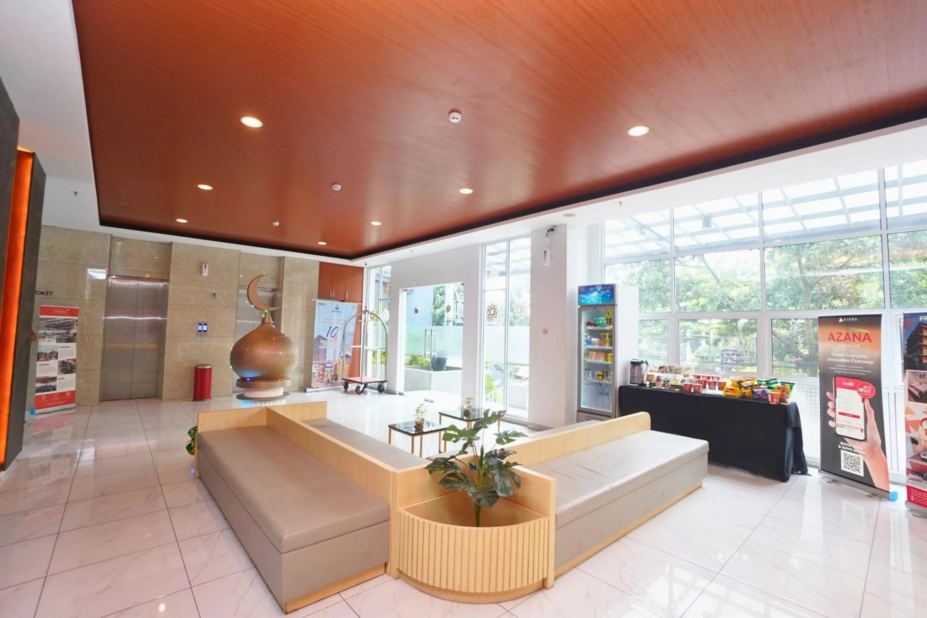Lobby or reception in Front One Hotel Pasir Koja Bandung