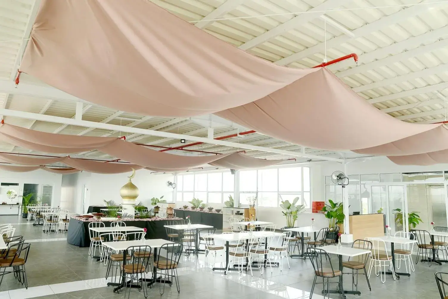 Restaurant/places to eat in Front One Hotel Pasir Koja Bandung Restaurant/places to eat in Front One Hotel Pasir Koja Bandung