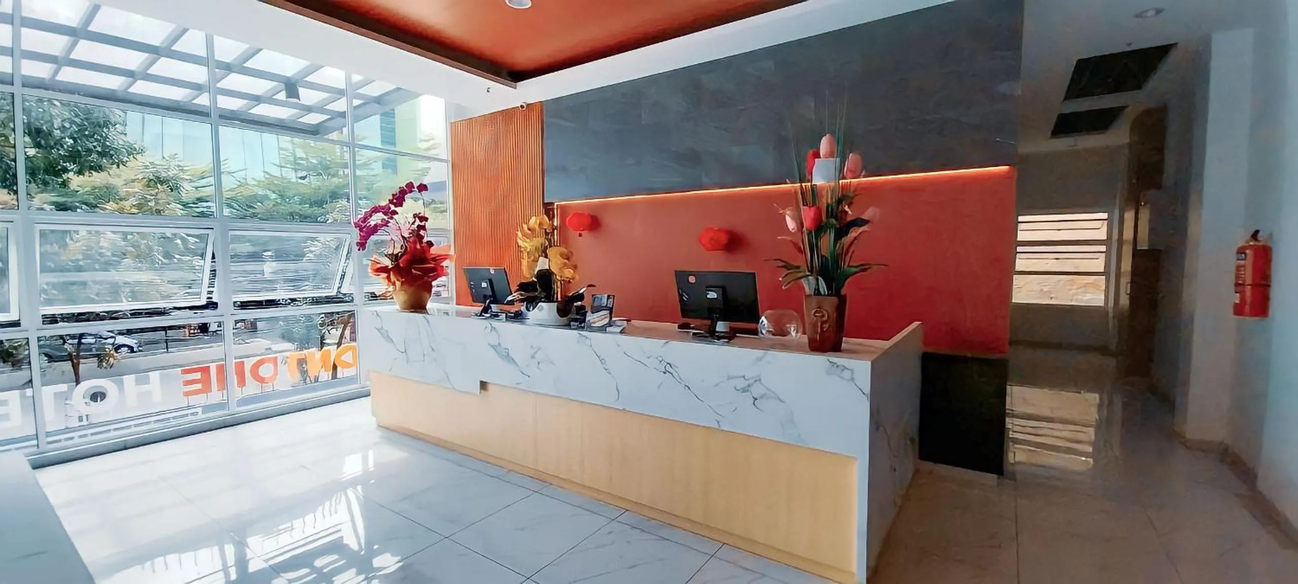 Lobby or reception in Front One Hotel Pasir Koja Bandung