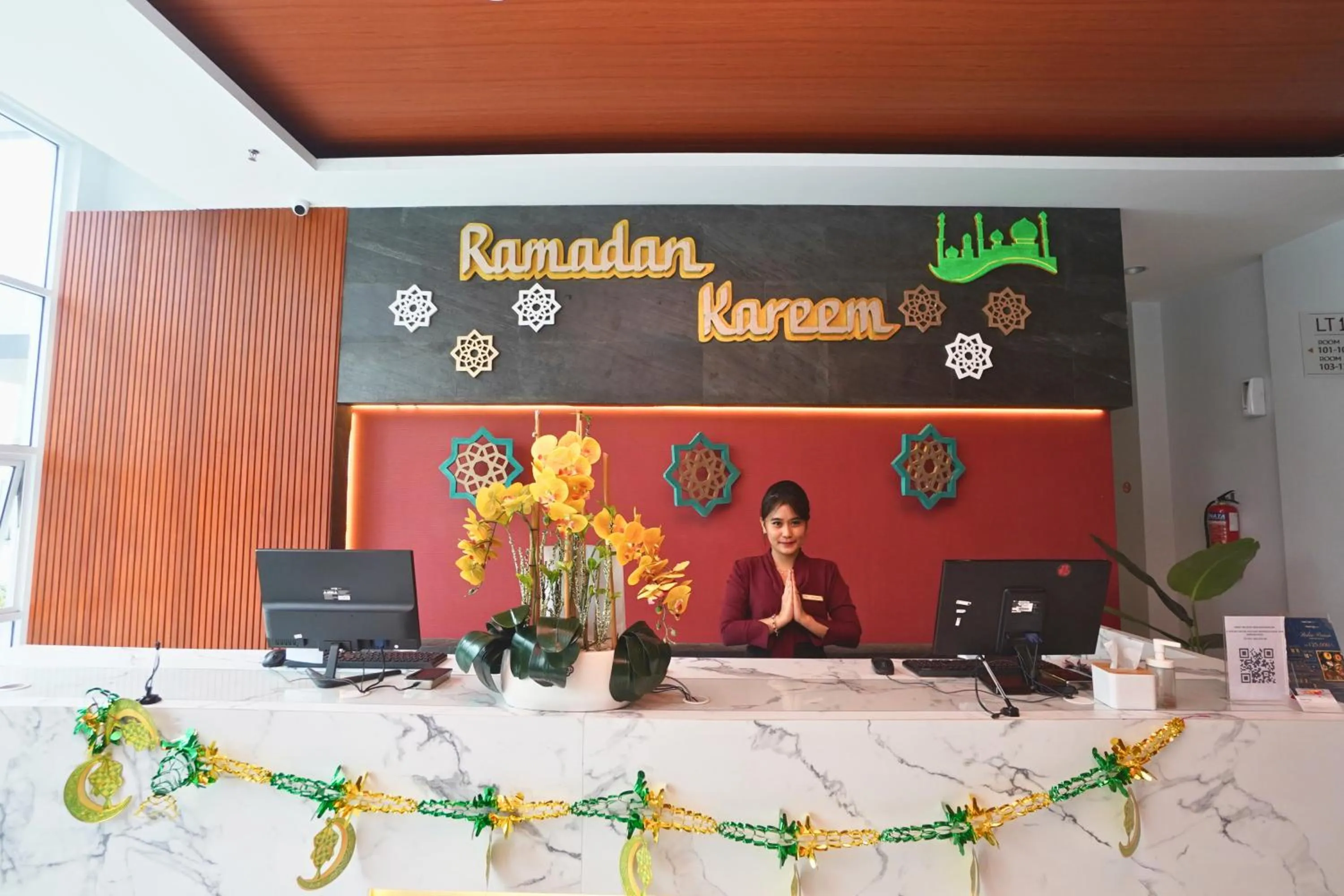 Lobby or reception in Front One Hotel Pasir Koja Bandung