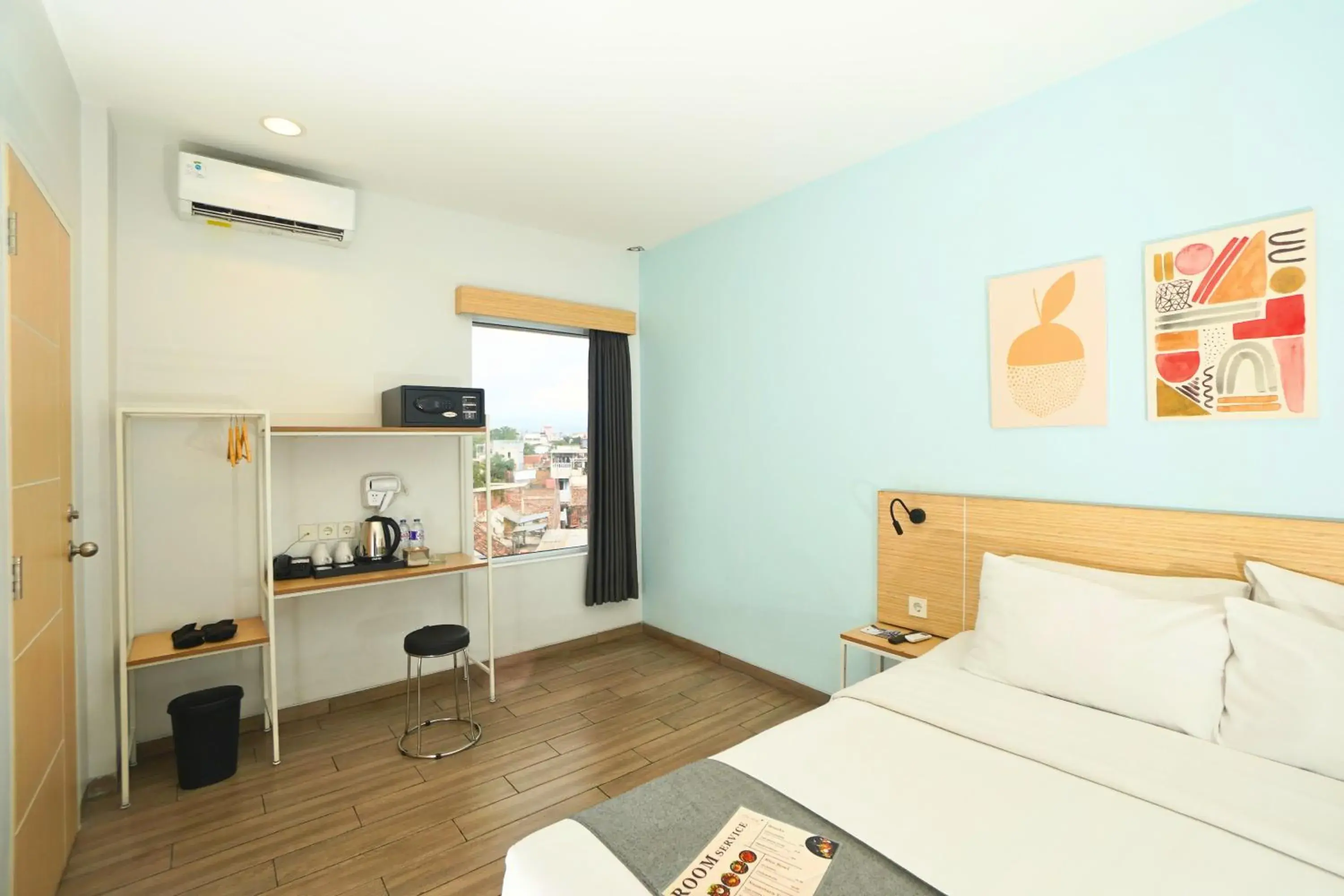 Superior Queen Room in Front One Hotel Pasir Koja Bandung Superior Queen Room in Front One Hotel Pasir Koja Bandung