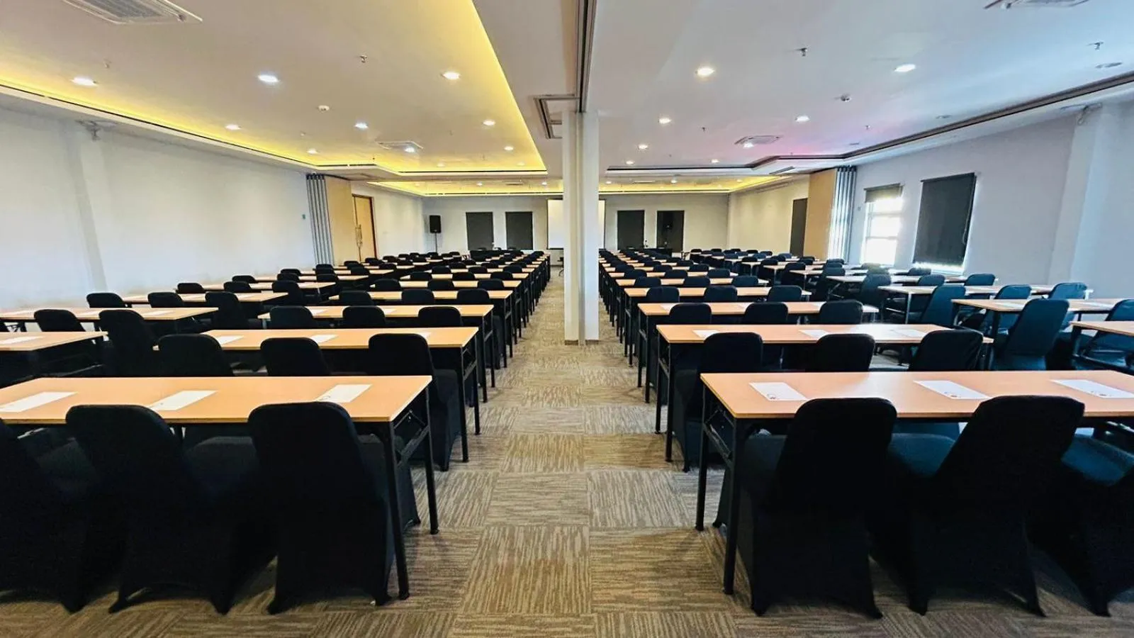 Meeting/conference room in Front One Hotel Pasir Koja Bandung
