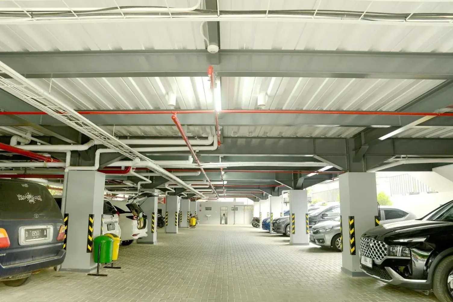 Property building in Front One Hotel Pasir Koja Bandung Property building in Front One Hotel Pasir Koja Bandung