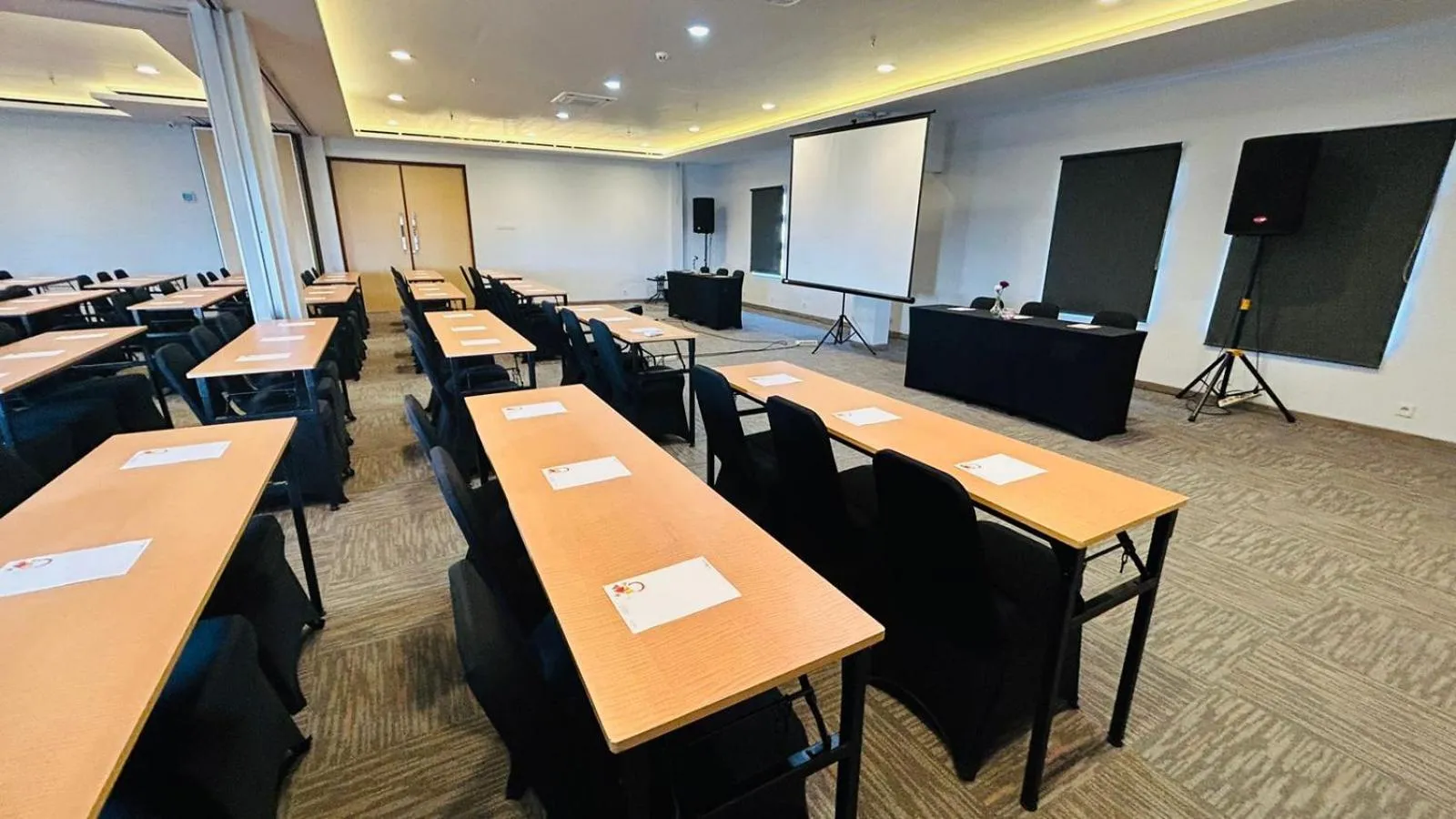 Meeting/conference room in Front One Hotel Pasir Koja Bandung