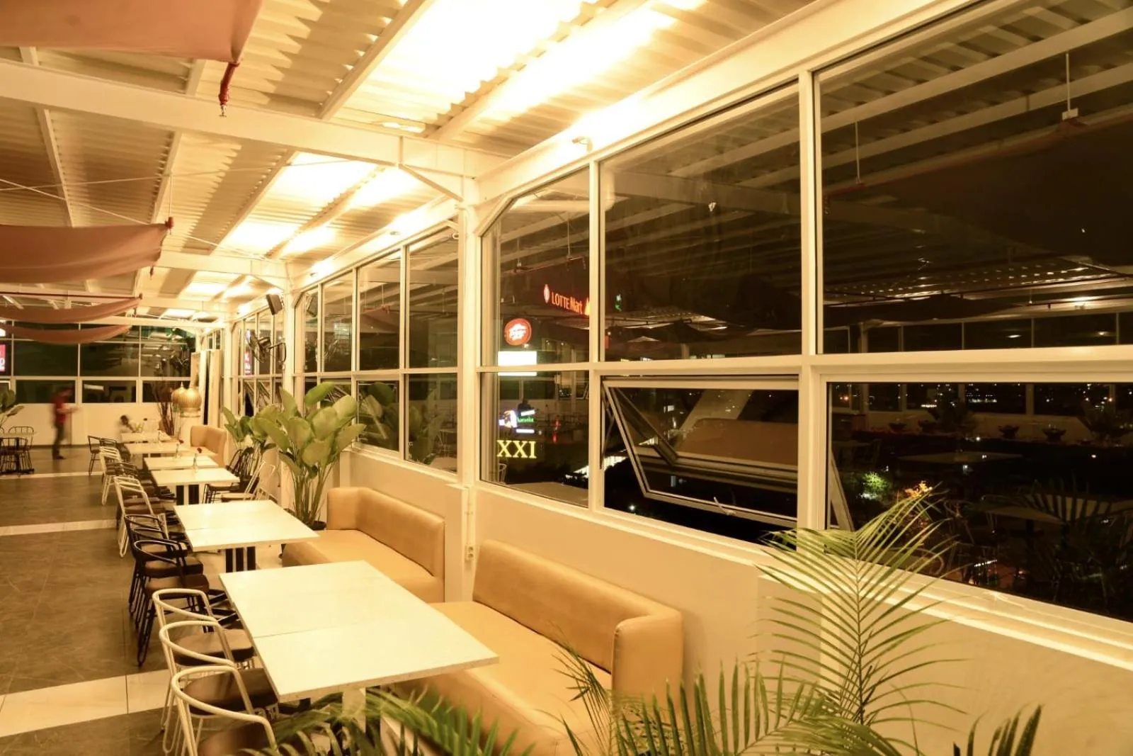 Restaurant/places to eat in Front One Hotel Pasir Koja Bandung