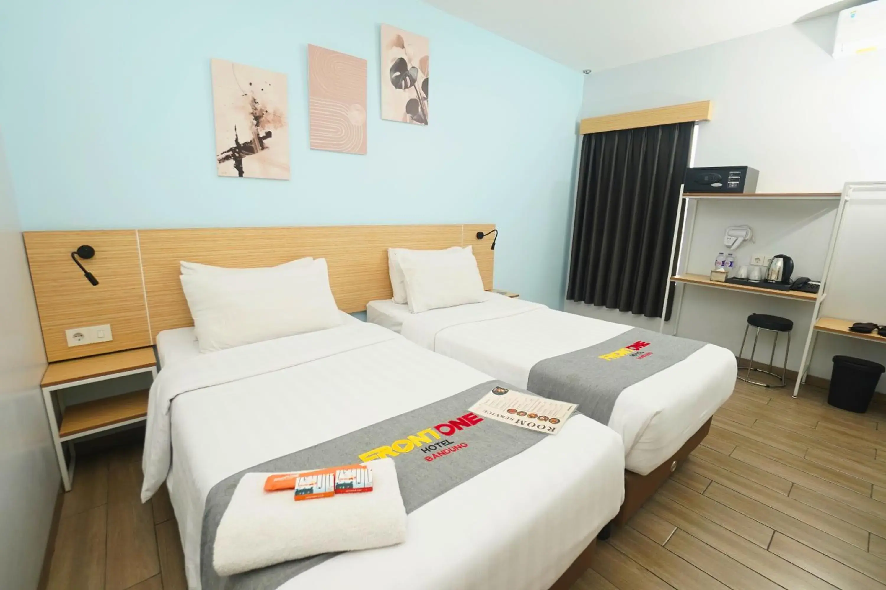 Property building, Bed in Front One Hotel Pasir Koja Bandung Property building, Bed in Front One Hotel Pasir Koja Bandung