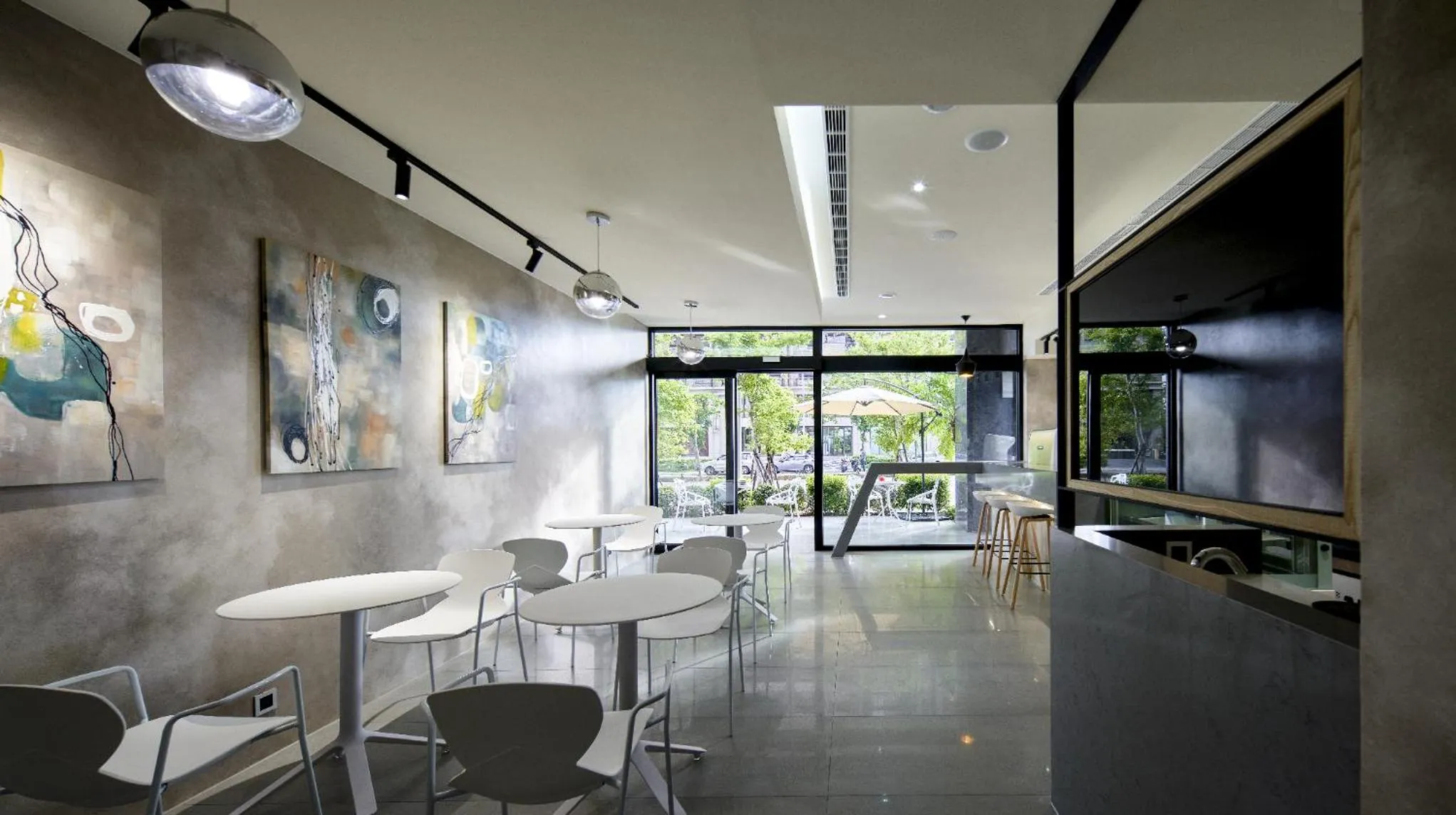 Restaurant/places to eat in CP Hotel