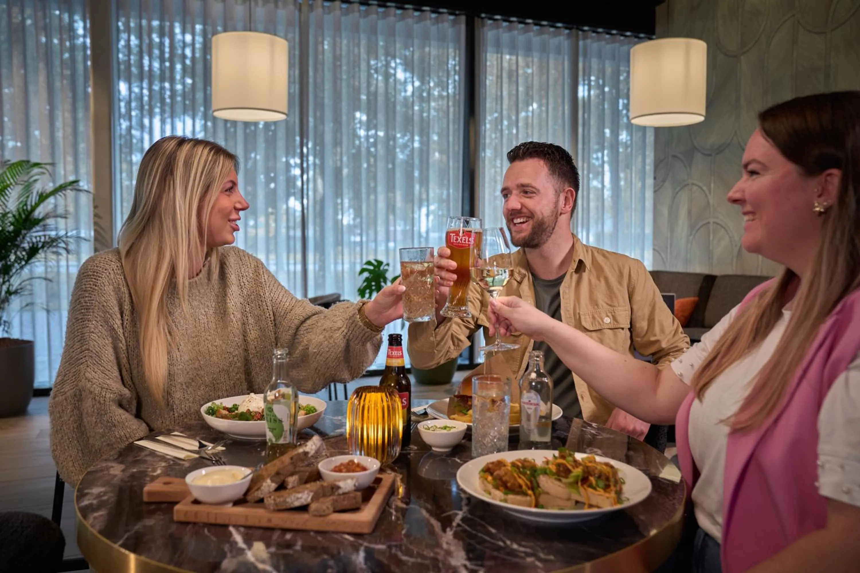 Restaurant/places to eat in Gr8 Hotel Breda