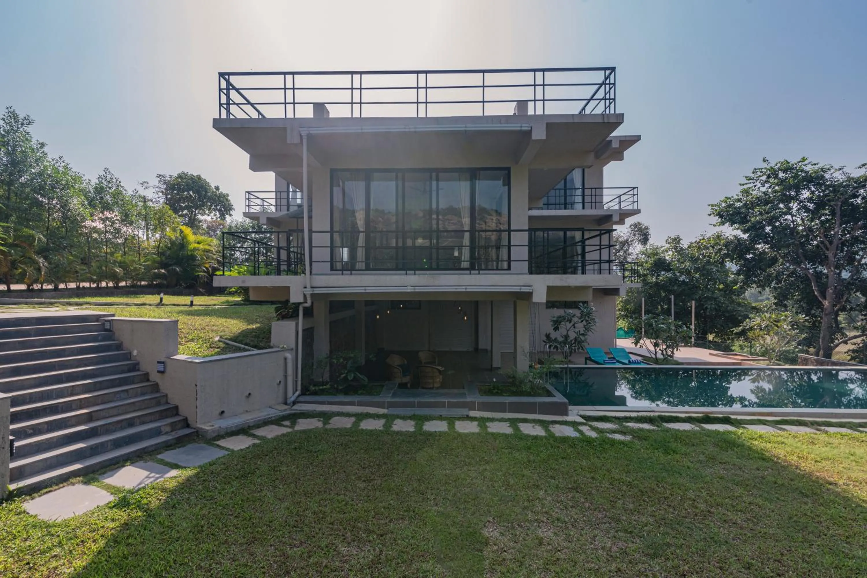 SaffronStays Mountain Aer, Karjat