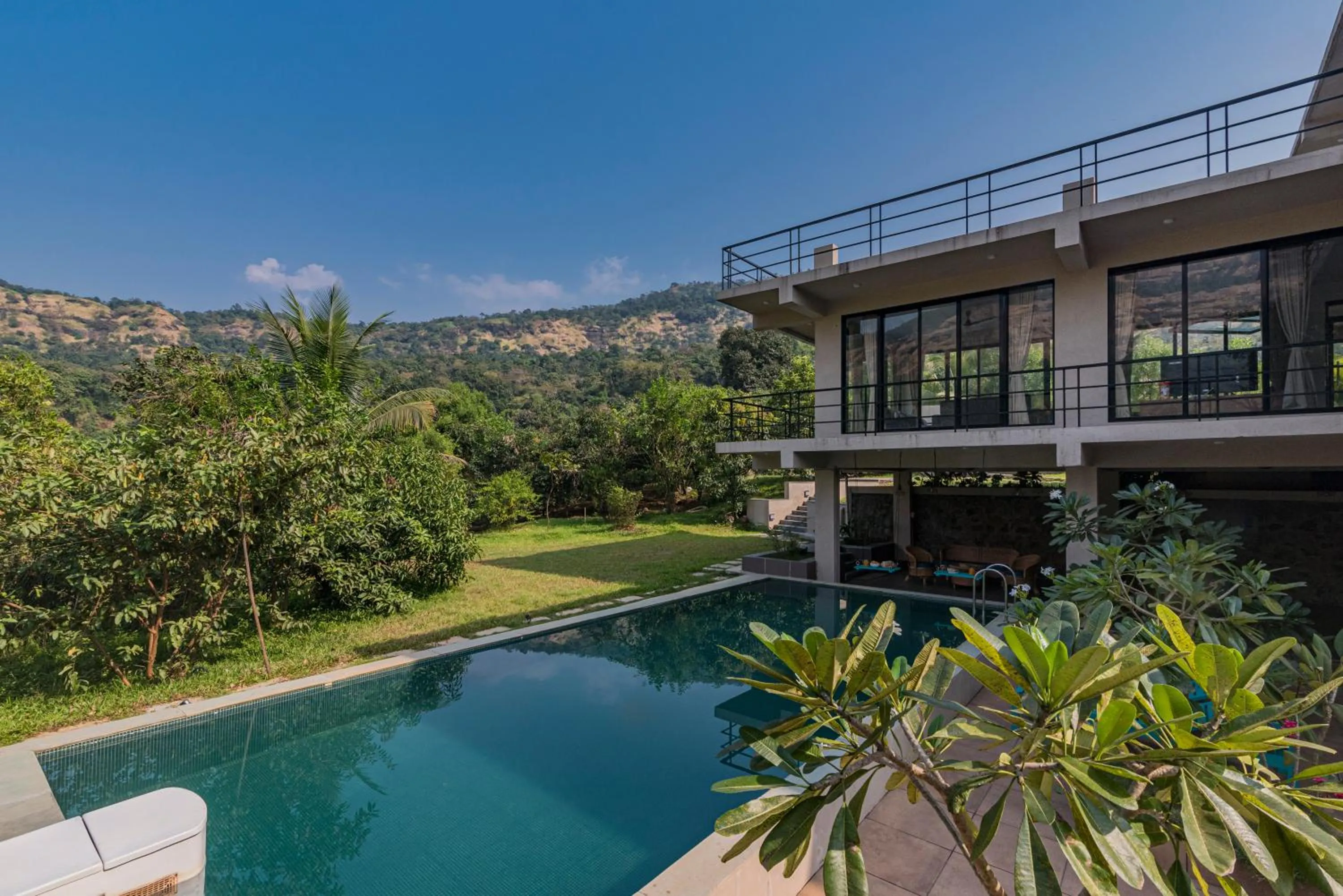 SaffronStays Mountain Aer, Karjat