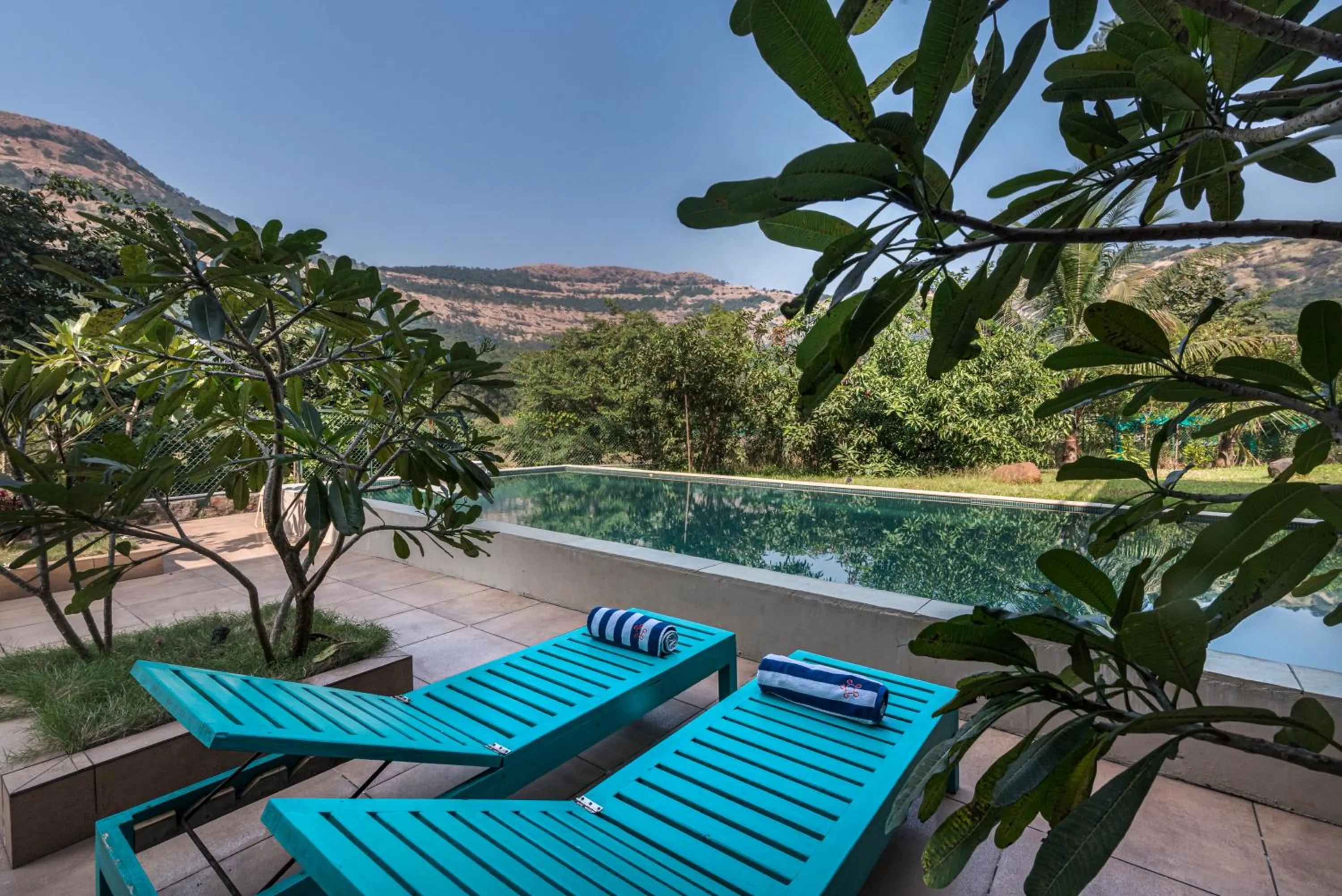SaffronStays Mountain Aer, Karjat