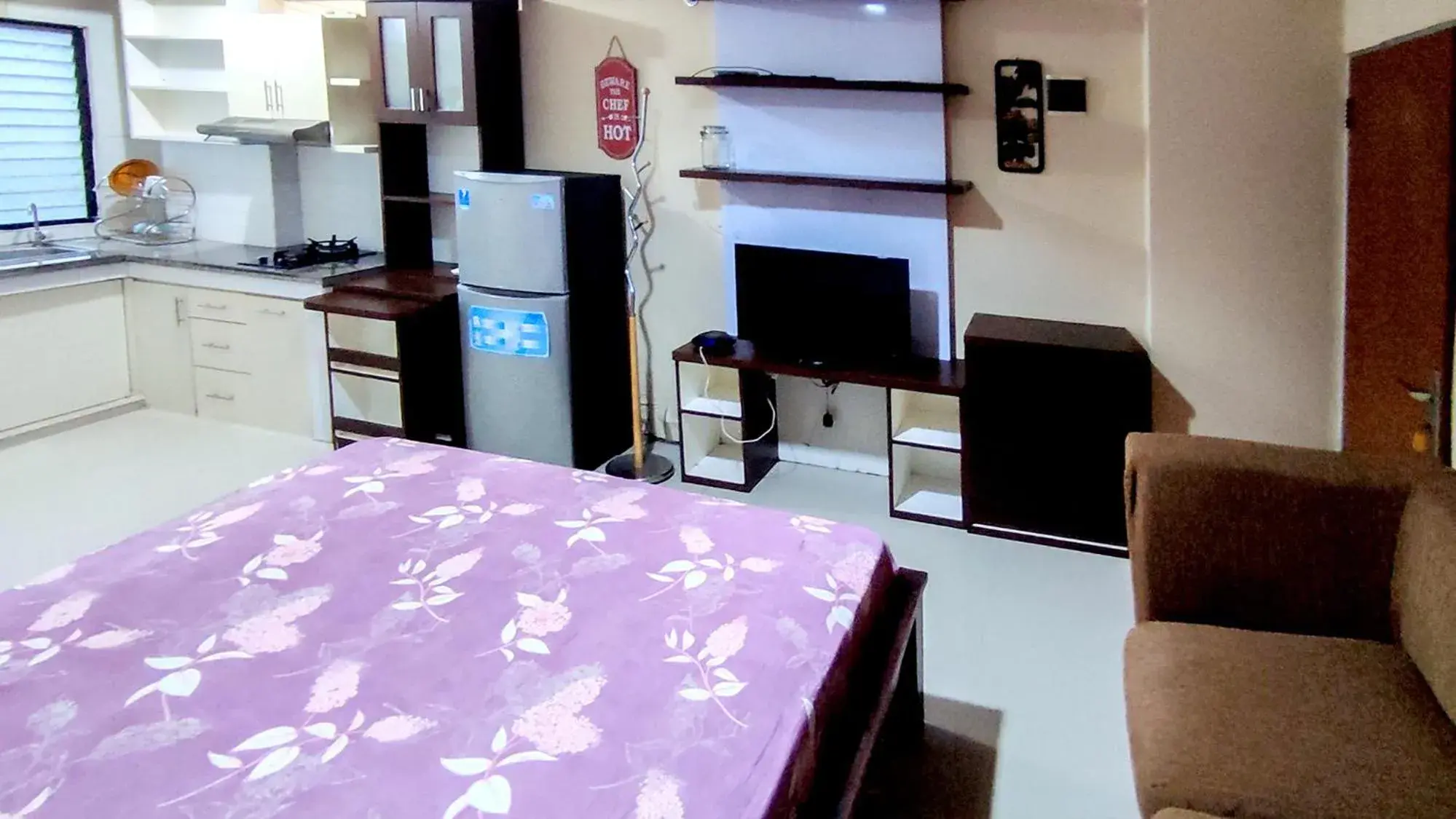One-Bedroom Apartment in Lily Room at Apartment Cibubur Village One-Bedroom Apartment in Lily Room at Apartment Cibubur Village