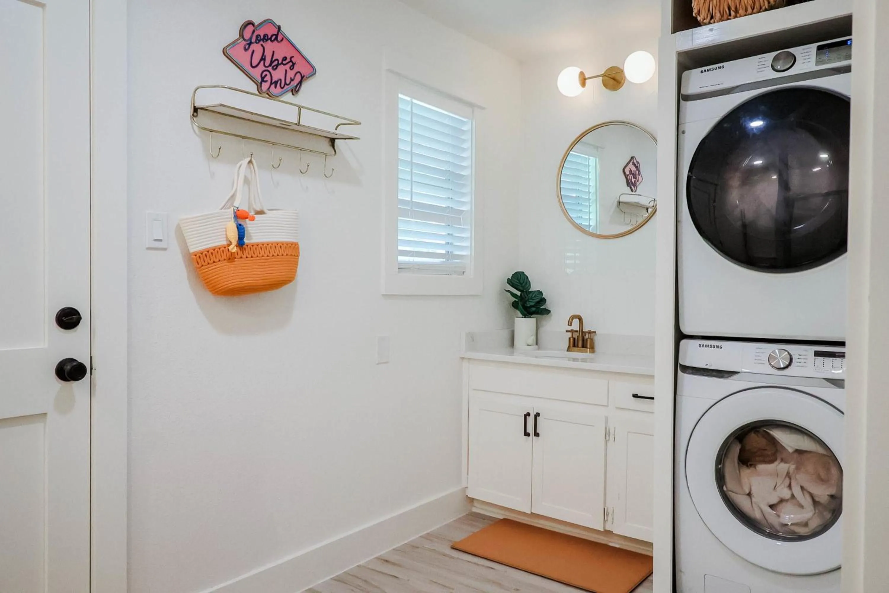 The Creek Villa Heated Pool & Spa and Boat Slip