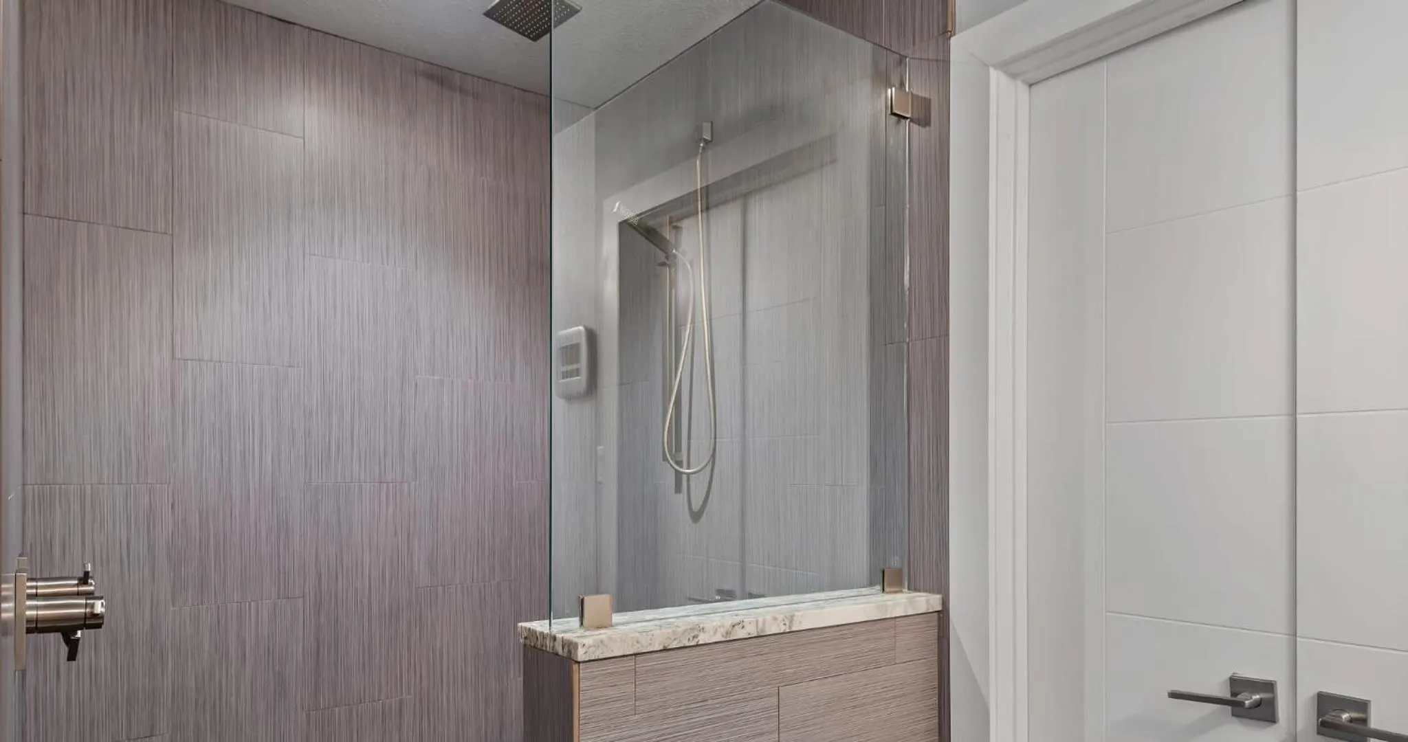 Stylish 3BR House with Swimming Pool and Walking to HSB Resort