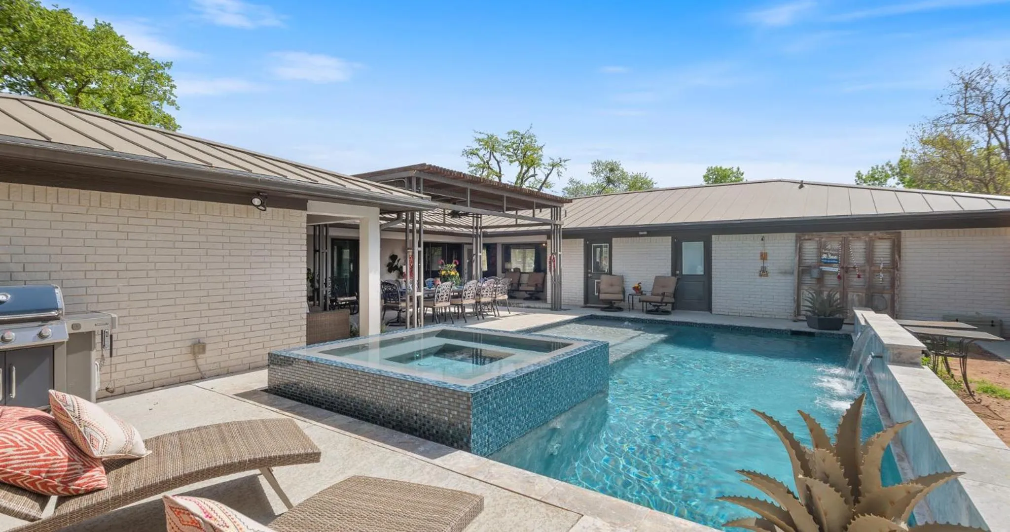 Stylish 3BR House with Swimming Pool and Walking to HSB Resort