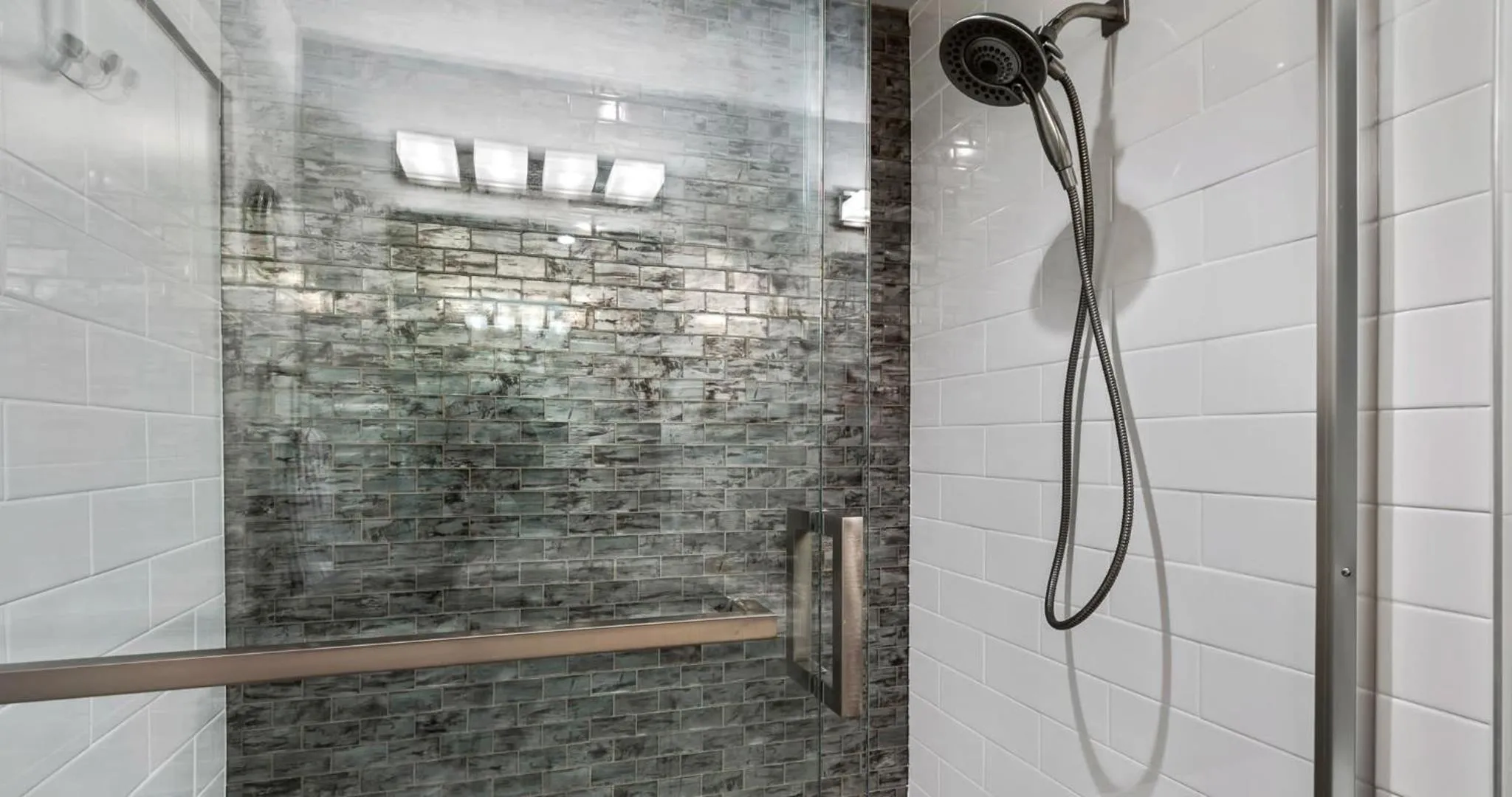 Stylish 3BR House with Swimming Pool and Walking to HSB Resort