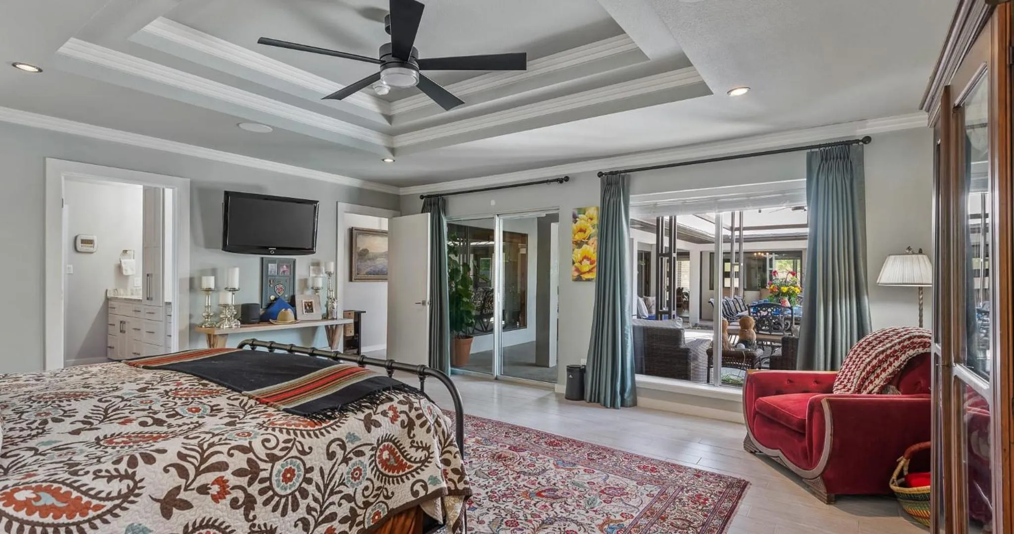 Bed in Stylish 3BR House with Swimming Pool and Walking to HSB Resort