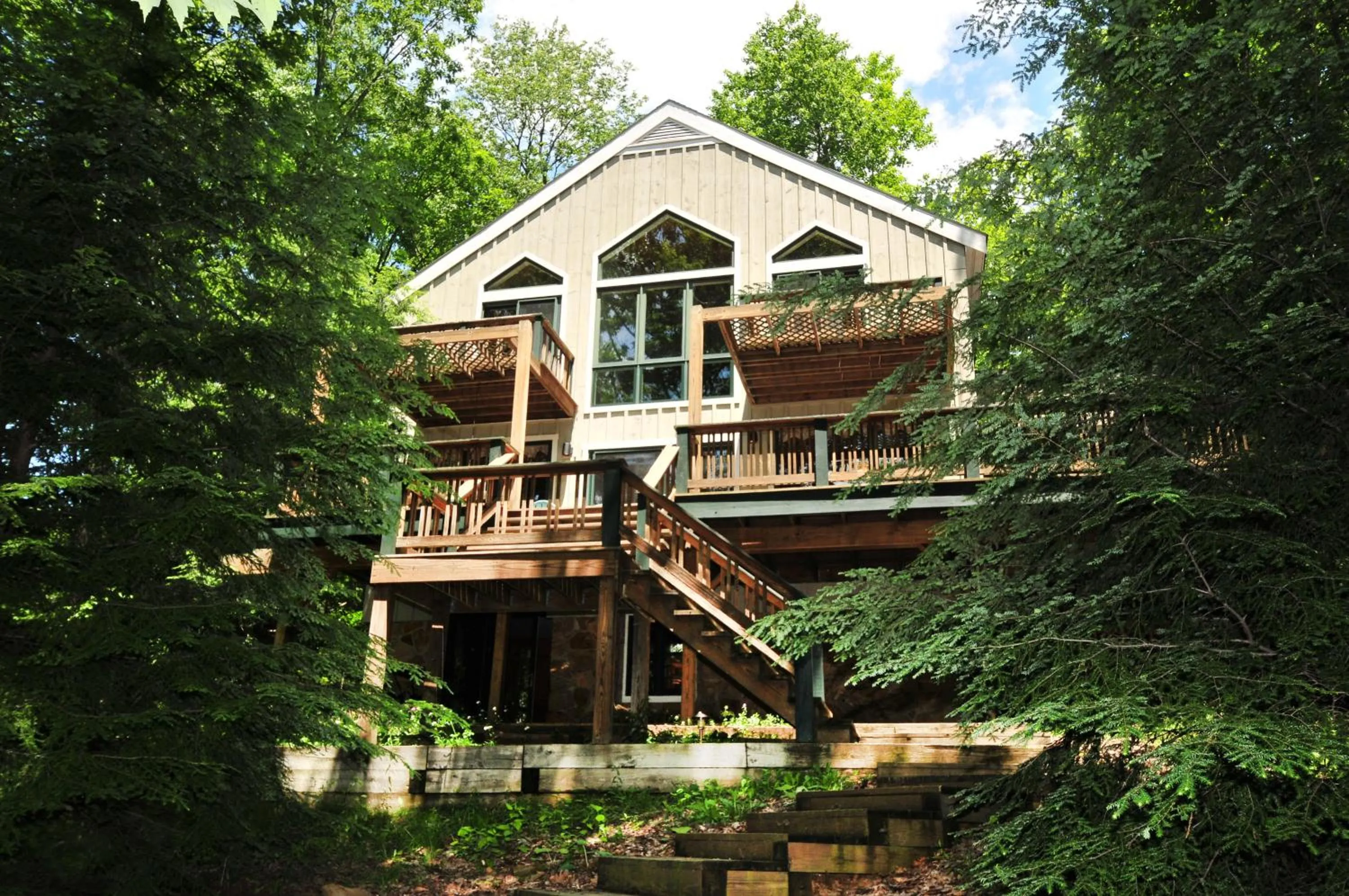 Property building in Highland Retreat