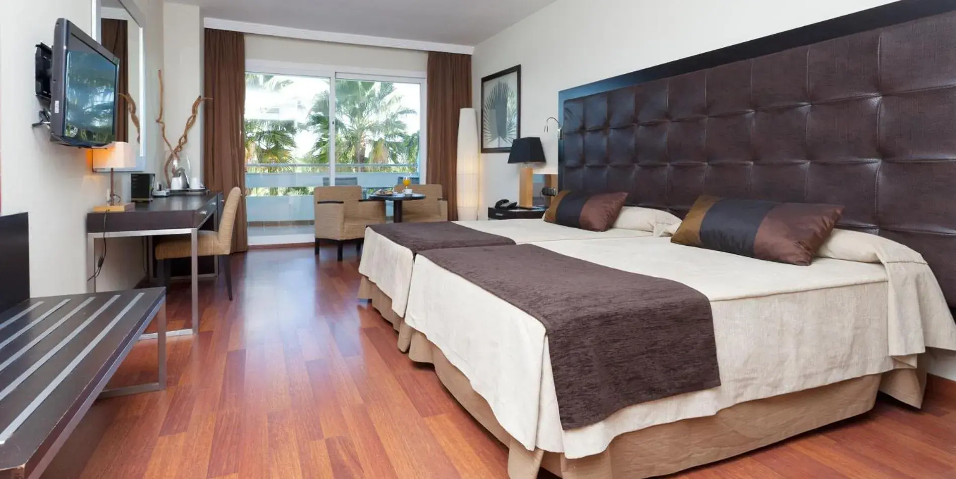 TV and multimedia, Bed in Senator Banus TV and multimedia, Bed in Senator Banus