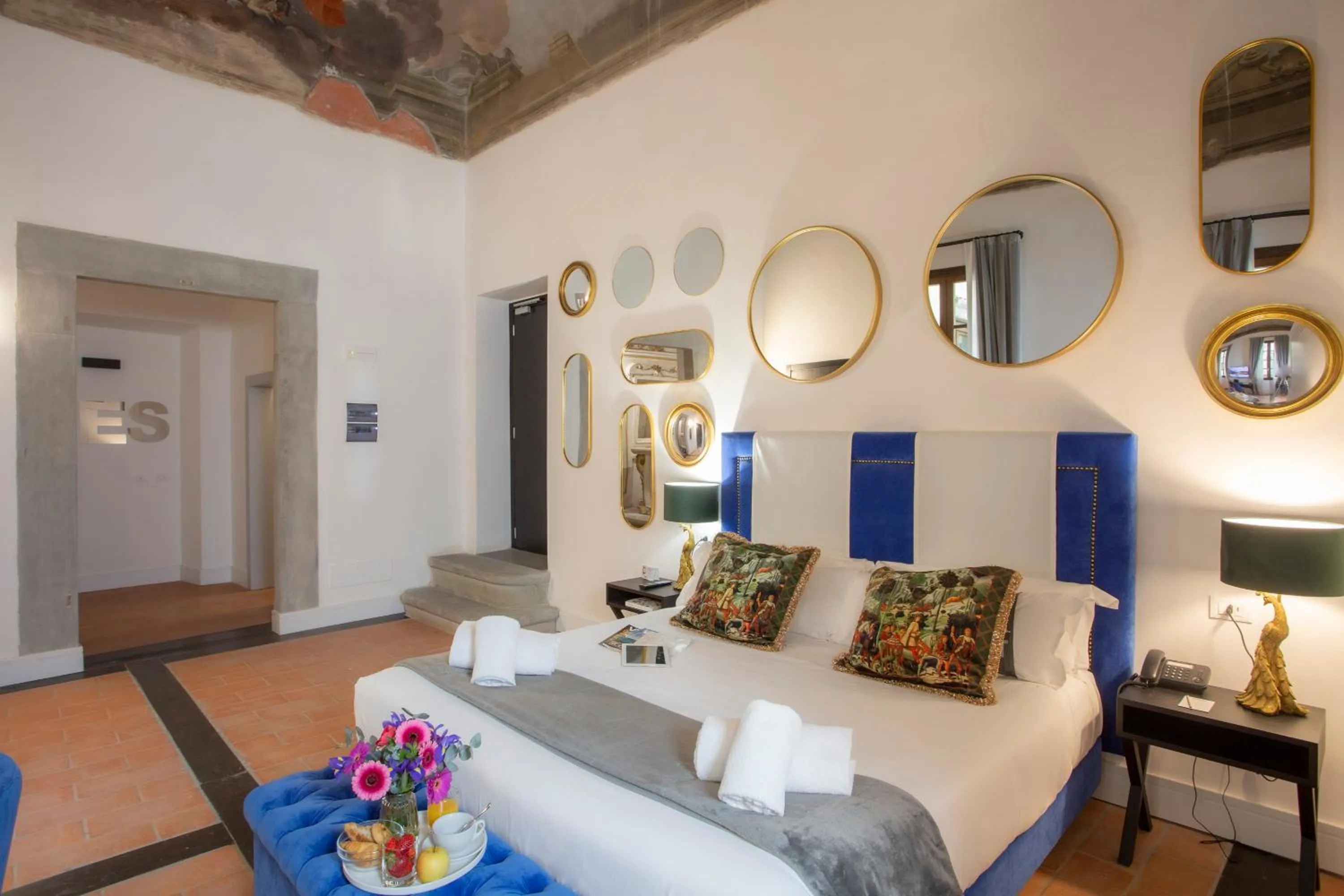 Photo of the whole room, Bed in Casual Rinascimento Firenze