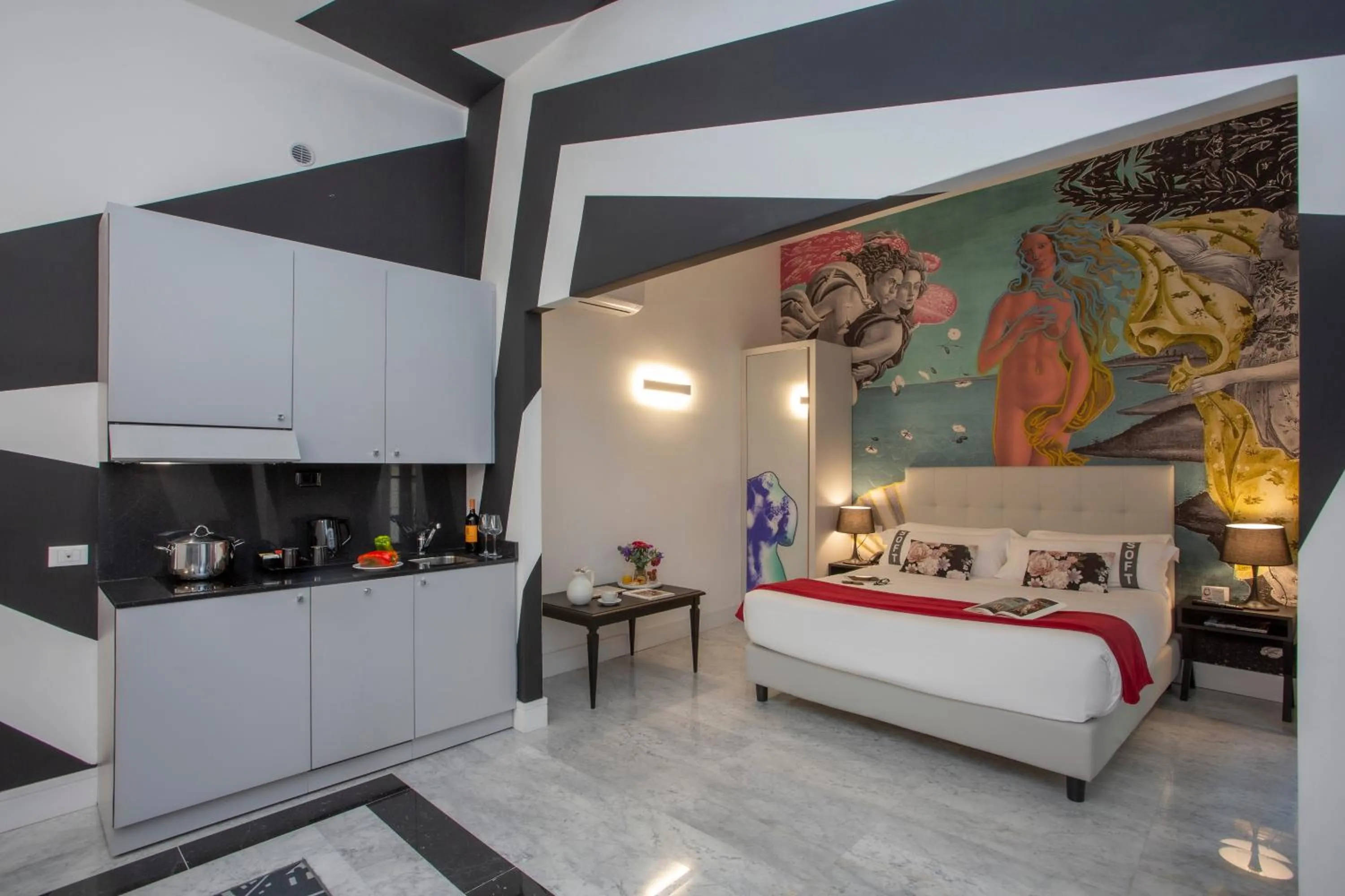 Photo of the whole room, Bed in Casual Rinascimento Firenze