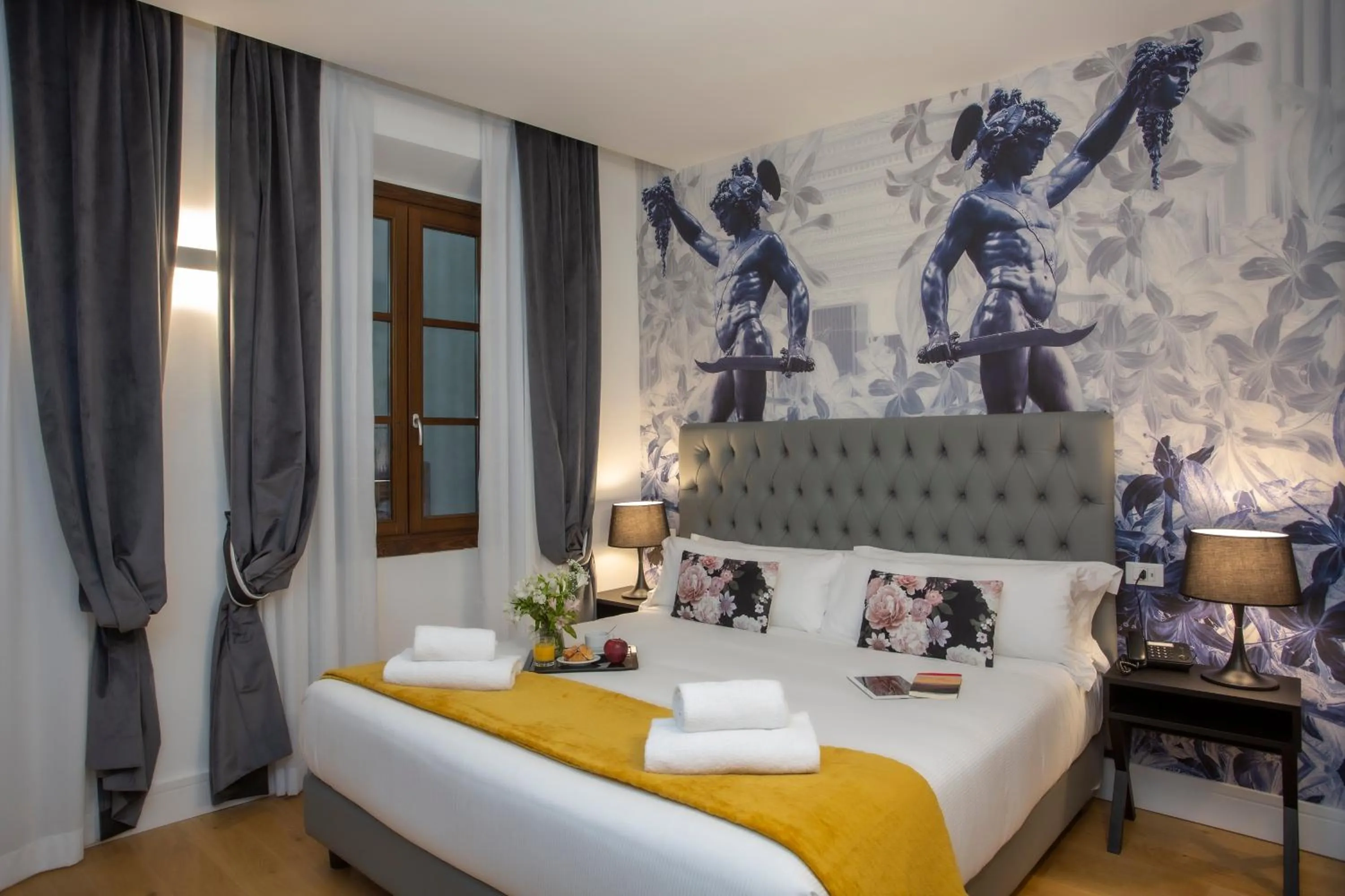 Photo of the whole room, Bed in Casual Rinascimento Firenze
