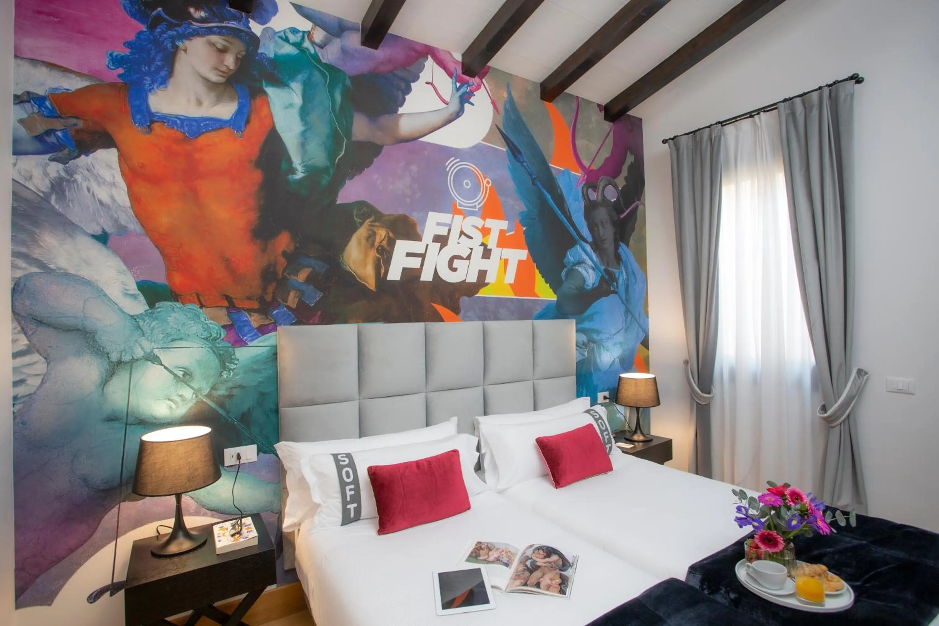 Photo of the whole room, Bed in Casual Rinascimento Firenze