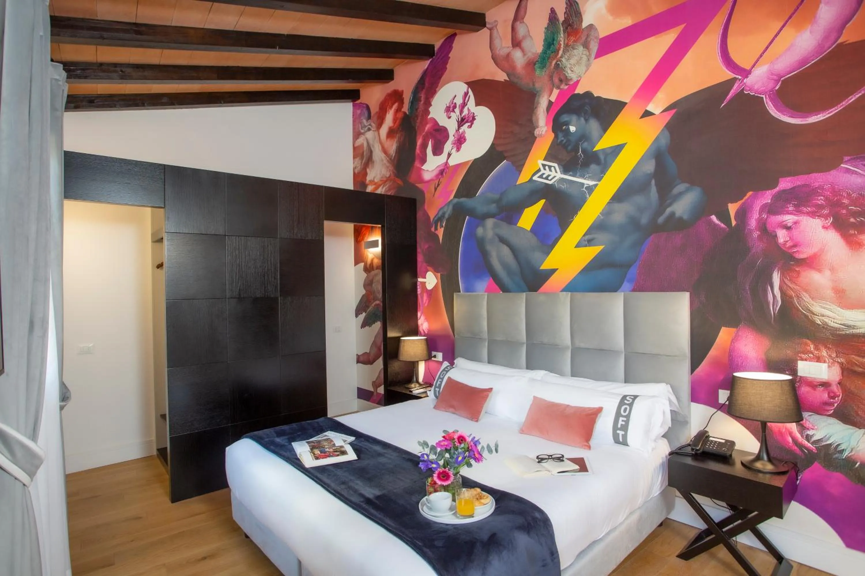 Photo of the whole room, Bed in Casual Rinascimento Firenze