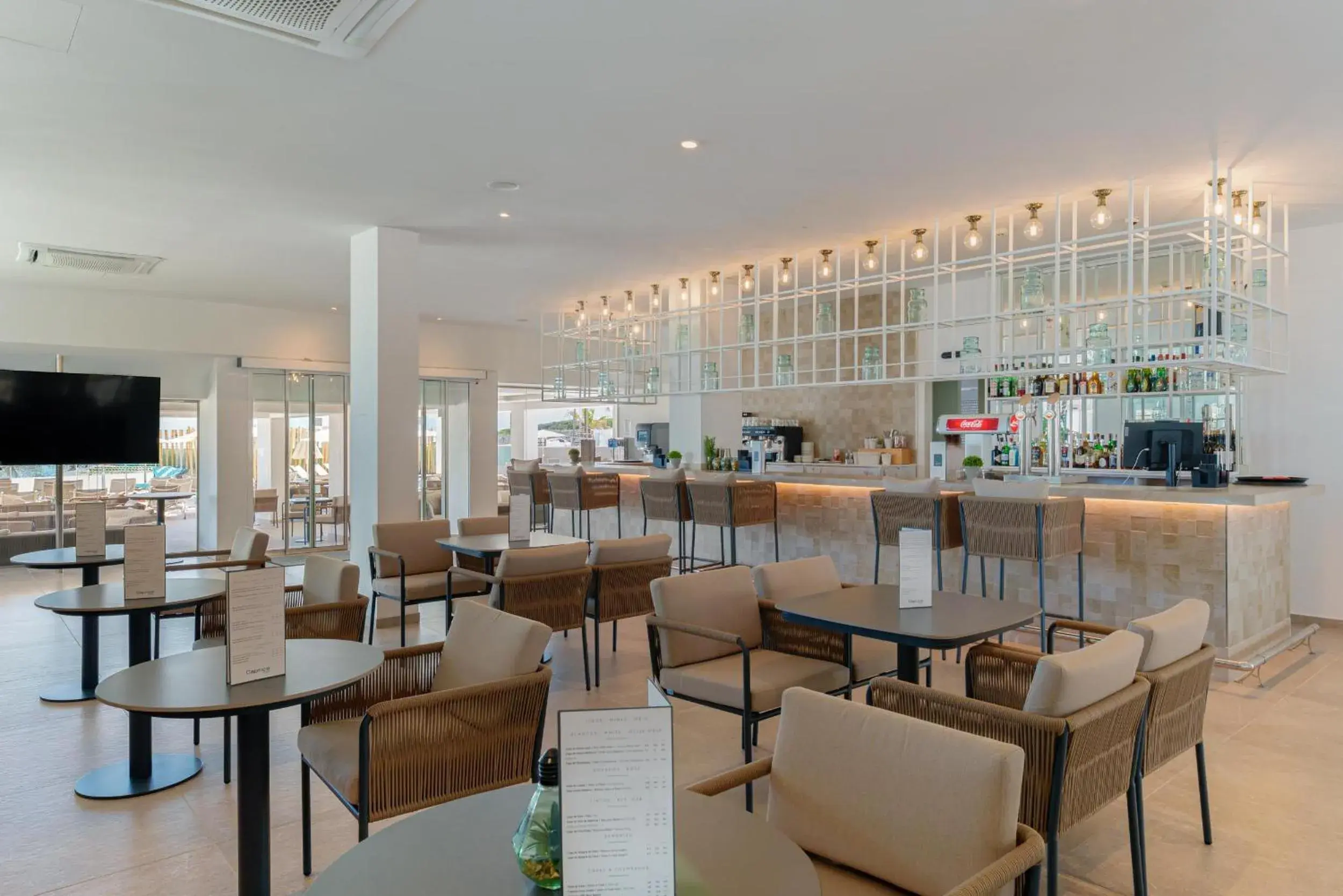 Lounge or bar in Ferrer Concord Hotel & Spa Lounge or bar in Ferrer Concord Hotel & Spa