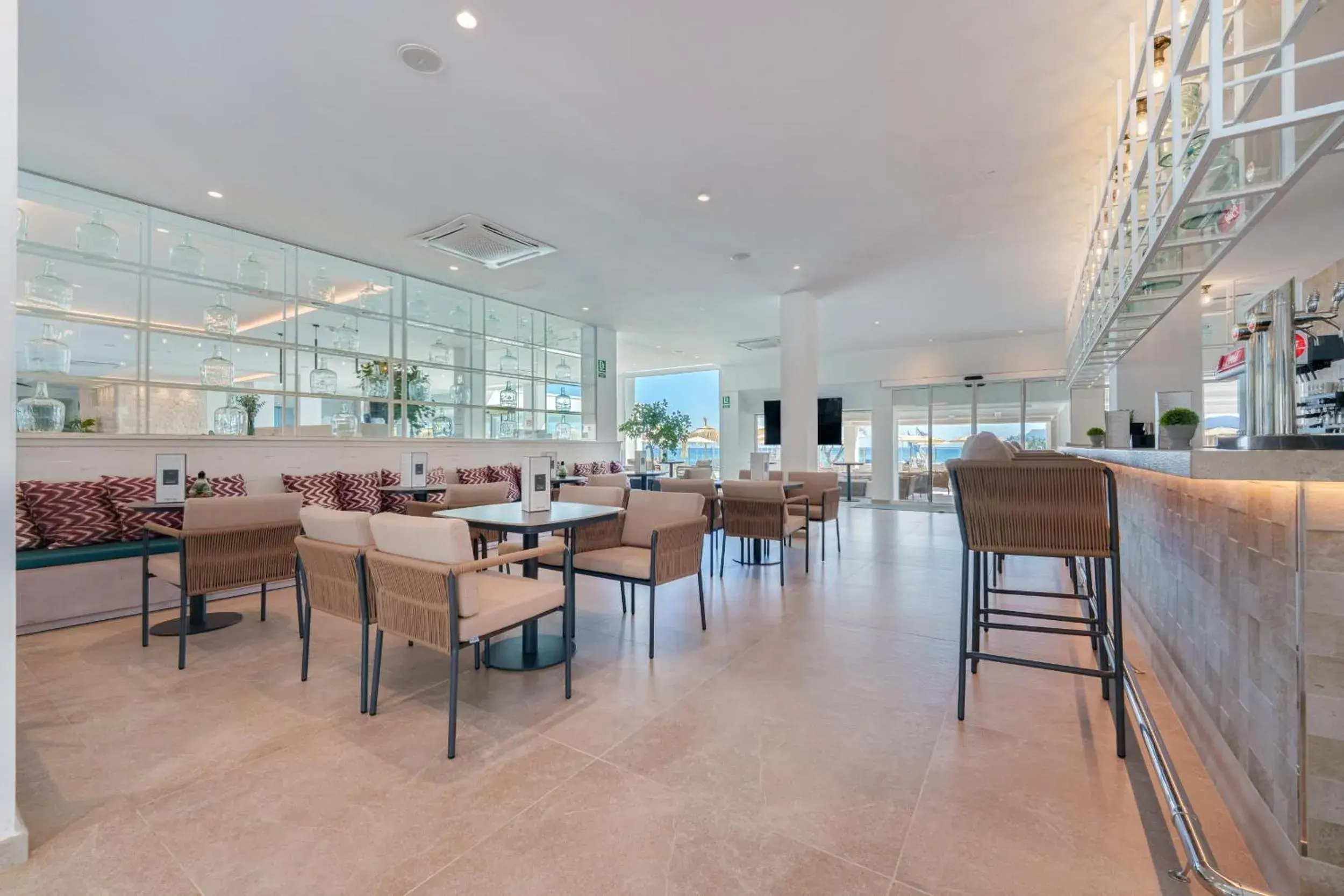 Lounge or bar in Ferrer Concord Hotel & Spa Lounge or bar in Ferrer Concord Hotel & Spa