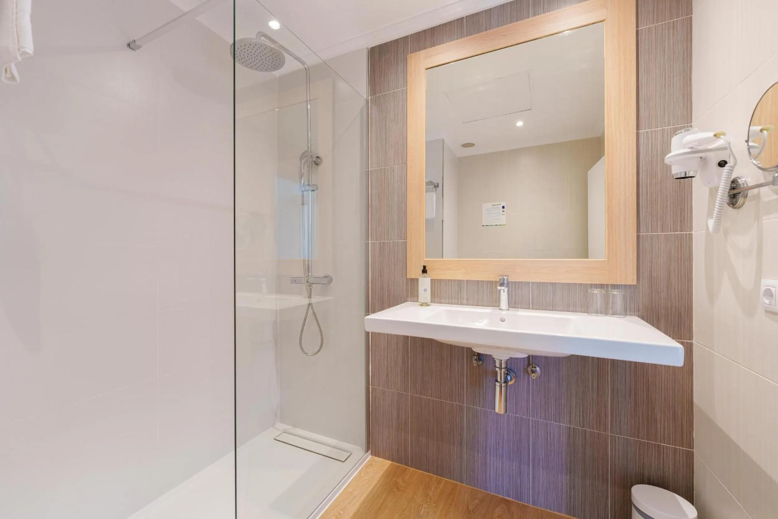 Shower in Caprice Concord Hotel & Spa