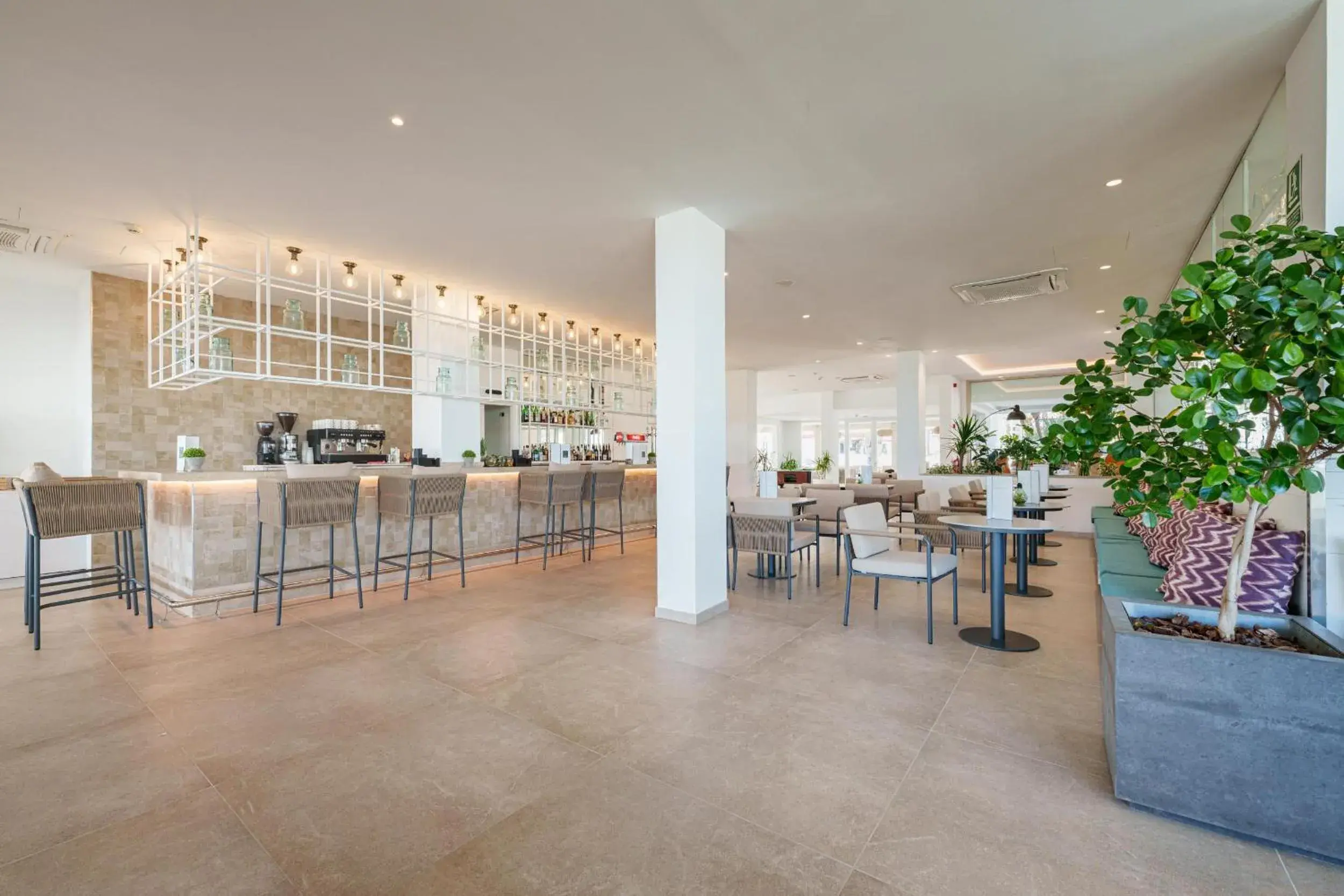 Lounge or bar in Ferrer Concord Hotel & Spa Lounge or bar in Ferrer Concord Hotel & Spa