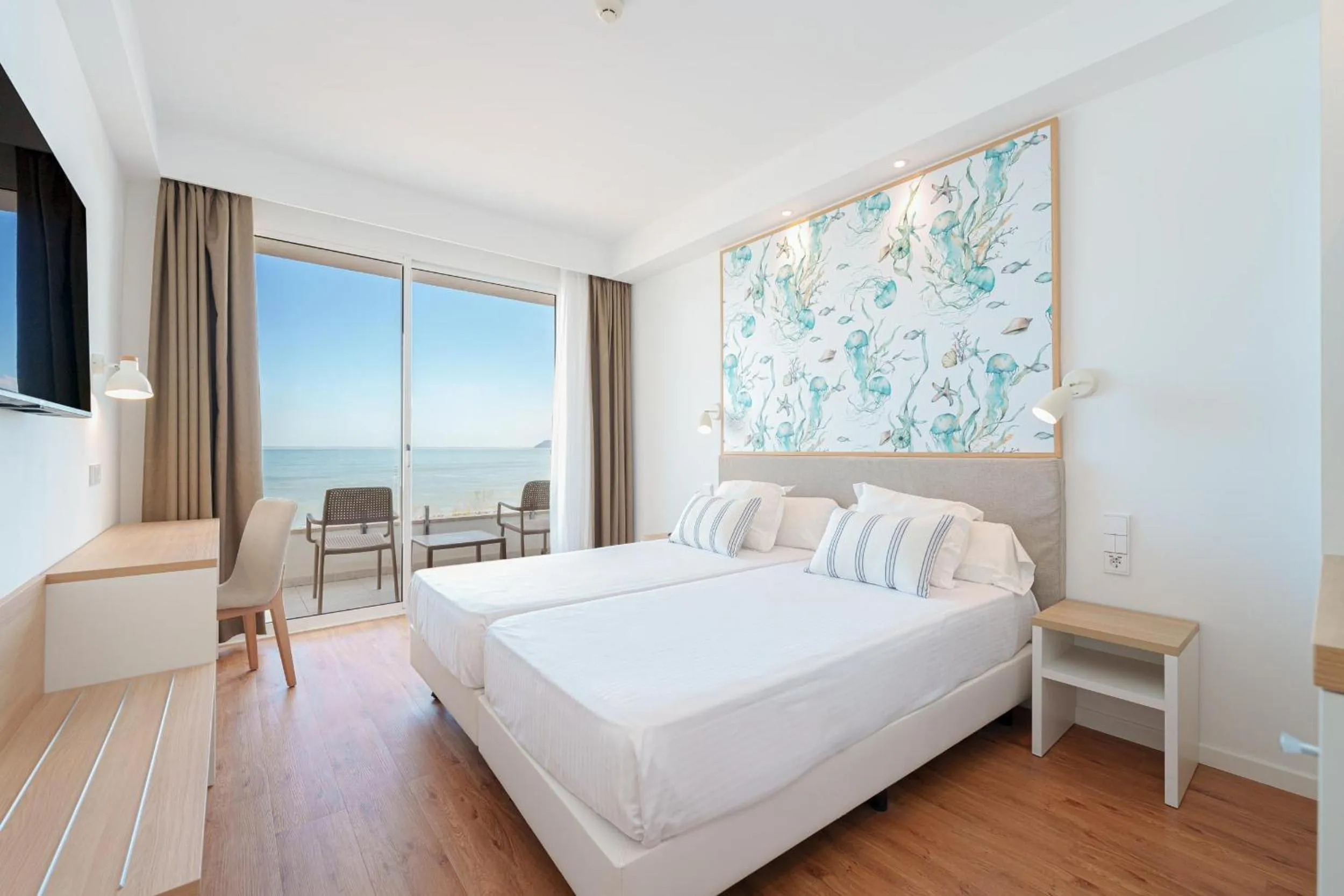 Photo of the whole room, Bed in Caprice Concord Hotel &amp; Spa