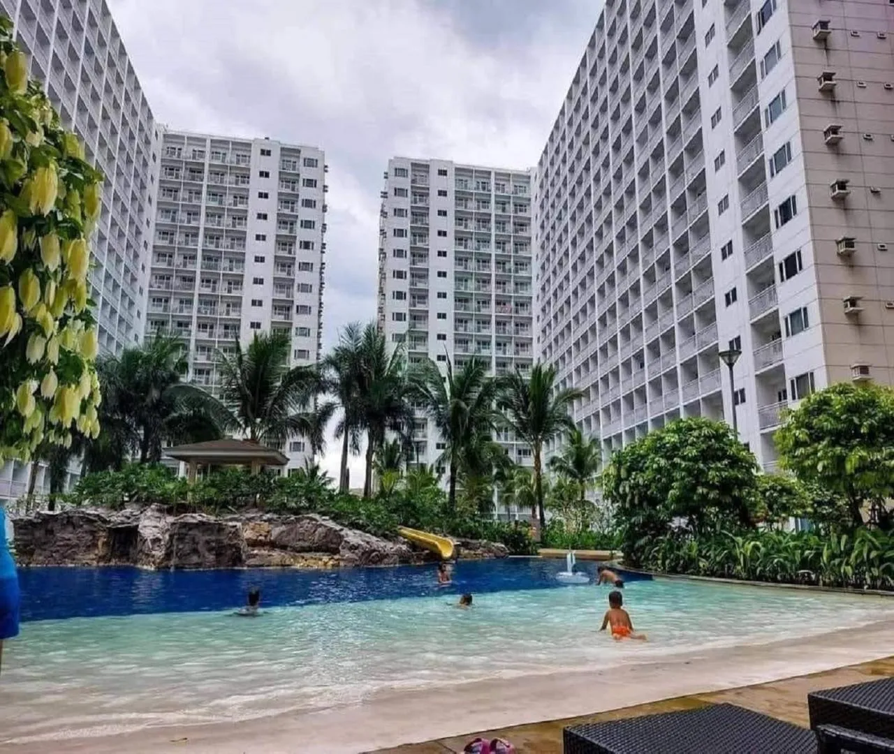 Swimming pool in Shore Residences